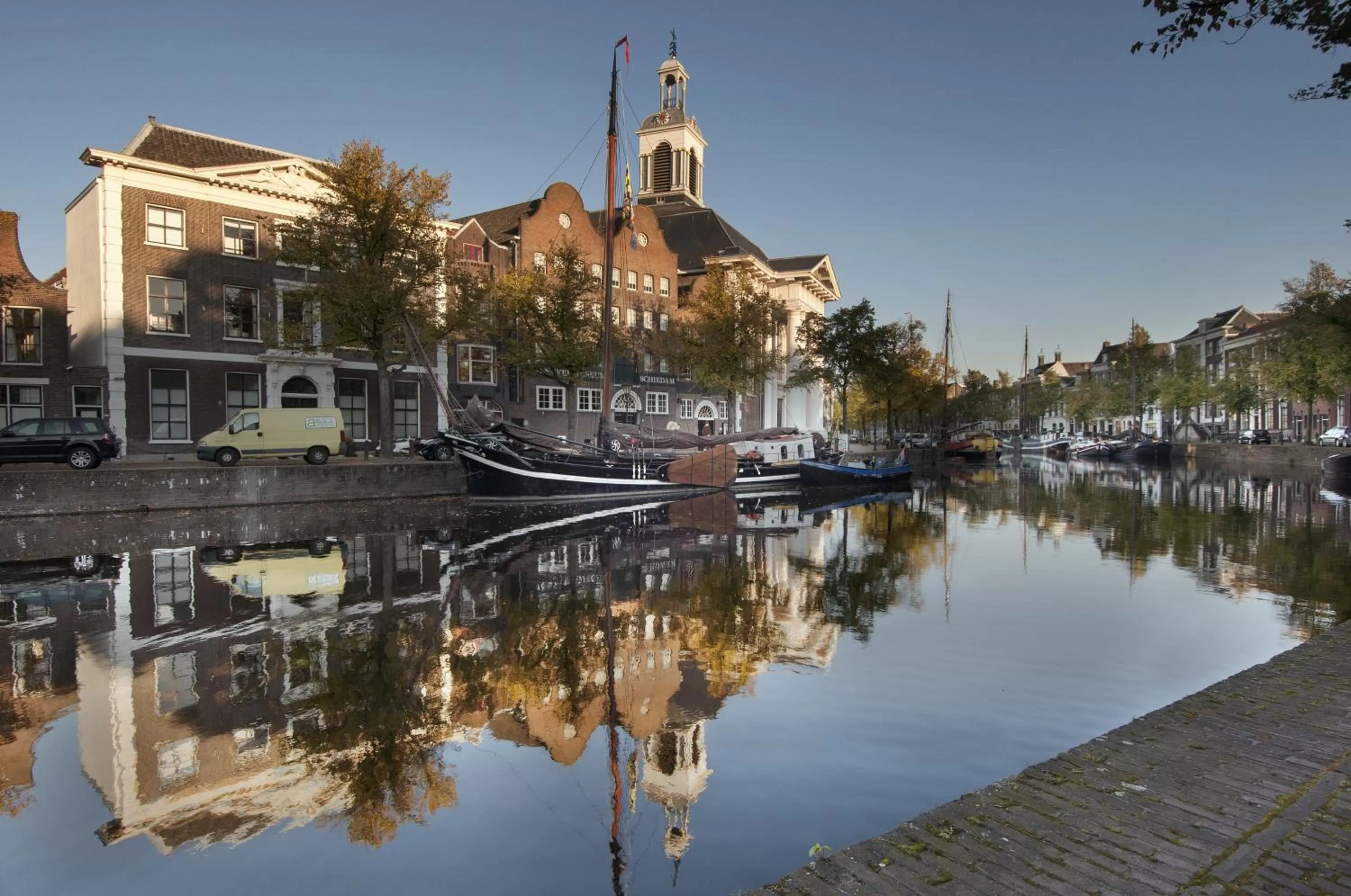 Nearby landmark, Property Building in B&B De Schiedamse Suites