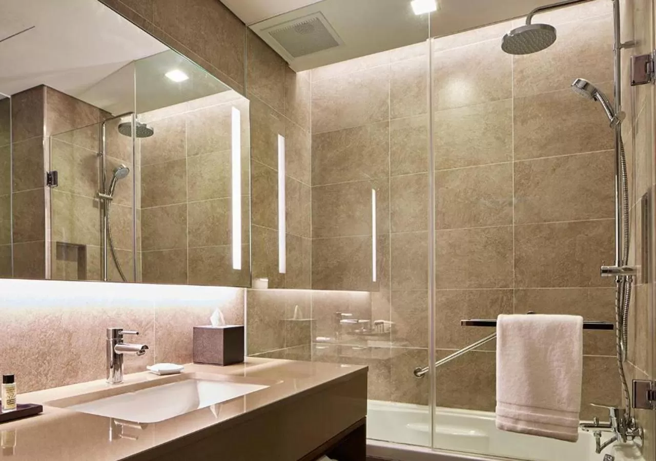 Shower in Four Points by Sheraton Josun, Seoul Station