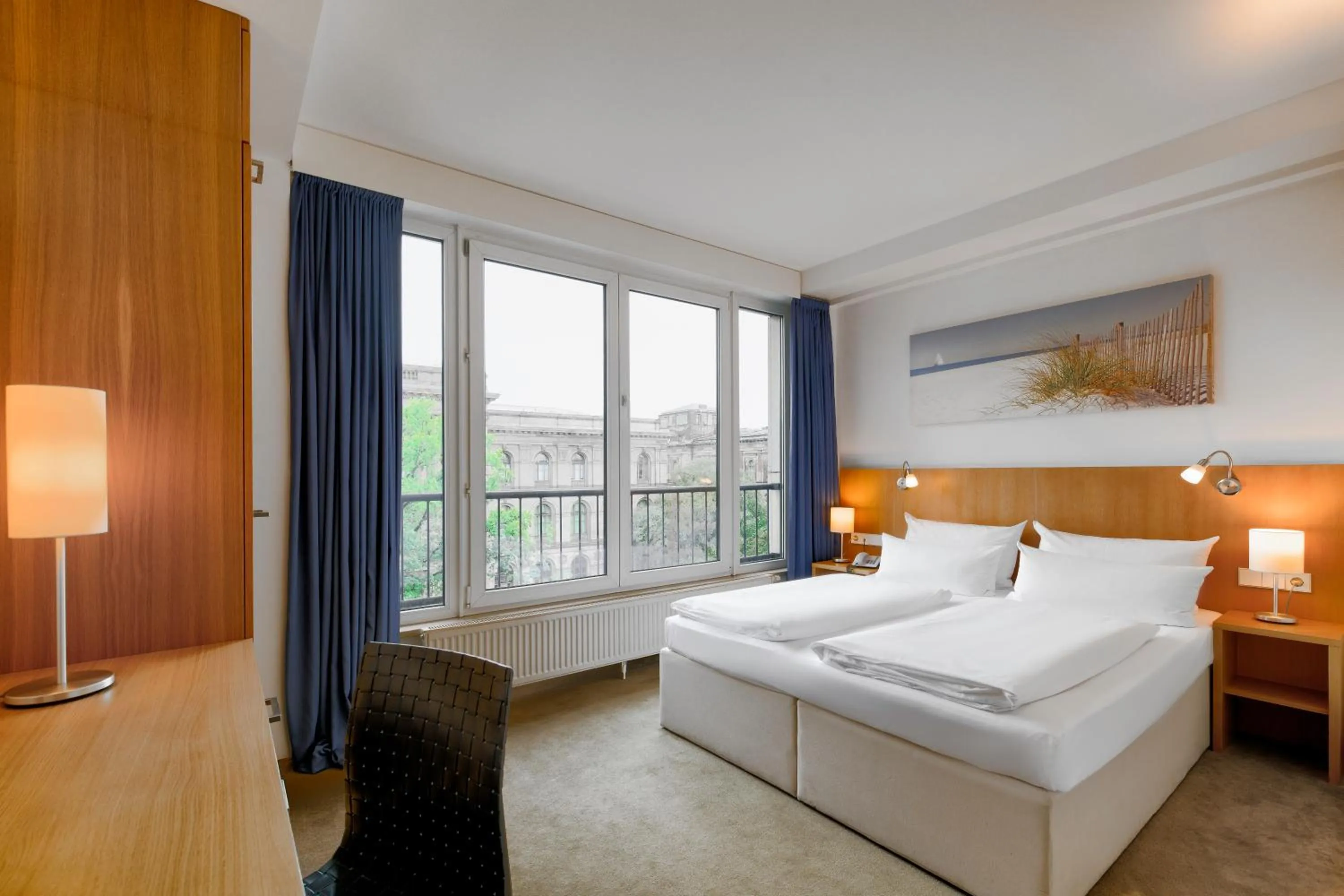 Bed in Hotel Berlin Mitte by Campanile