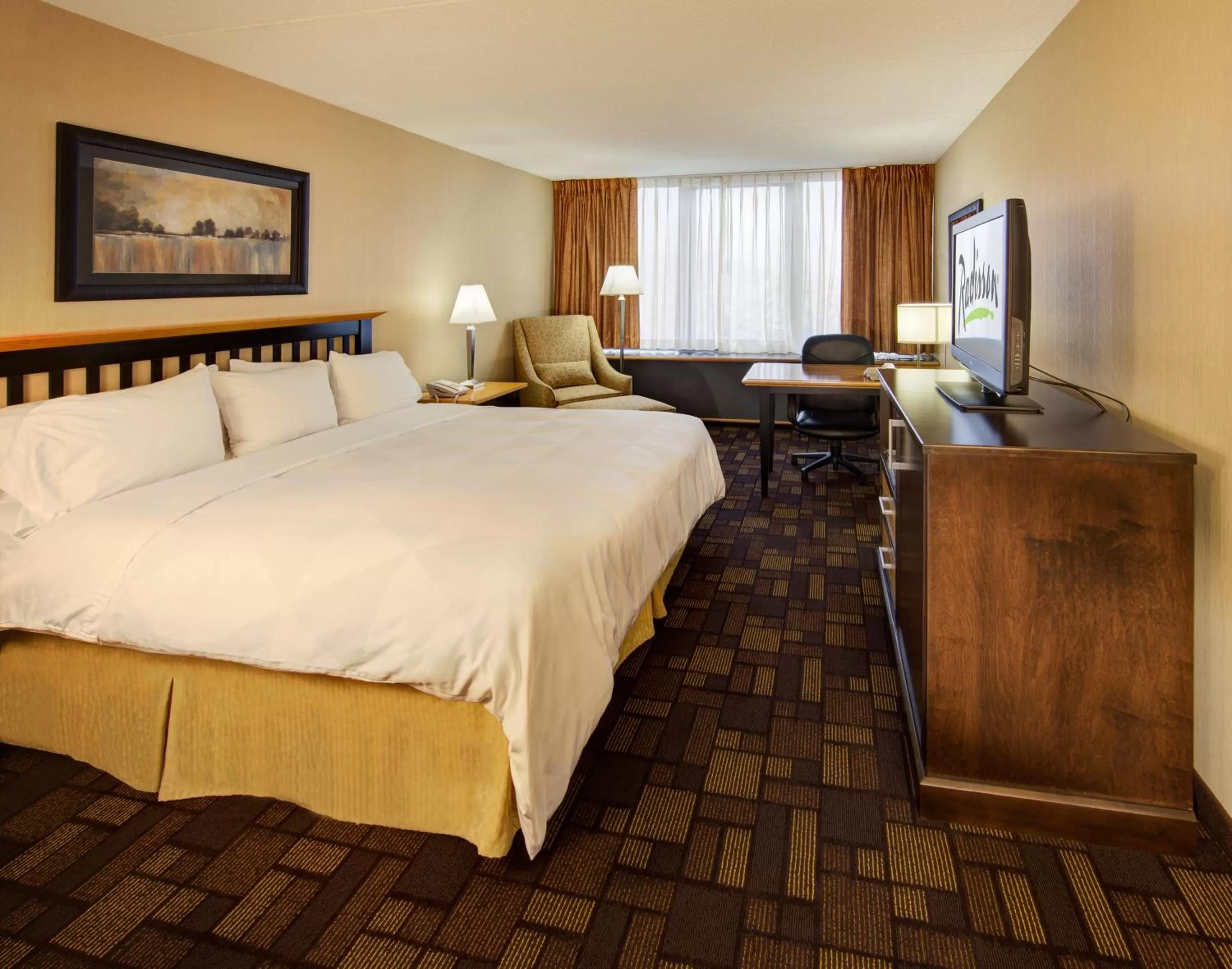 Photo of the whole room, Bed in Radisson Hotel Milwaukee West