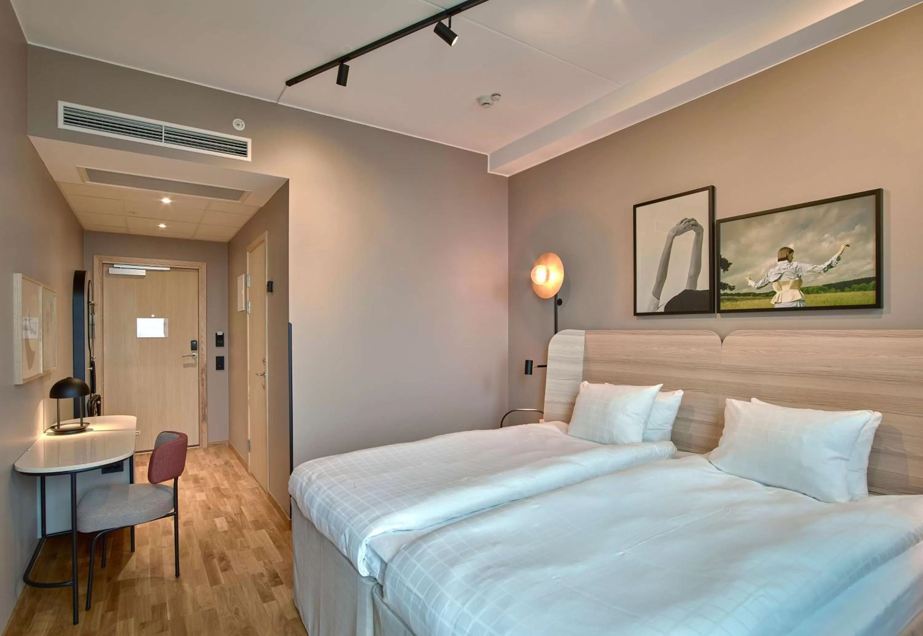 Photo of the whole room, Bed in Scandic Örebro Central