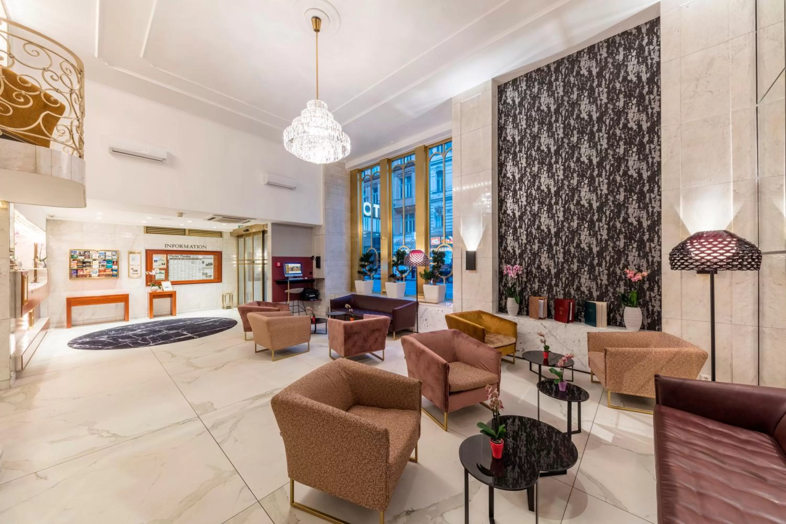 Lobby or reception in Hotel City Central