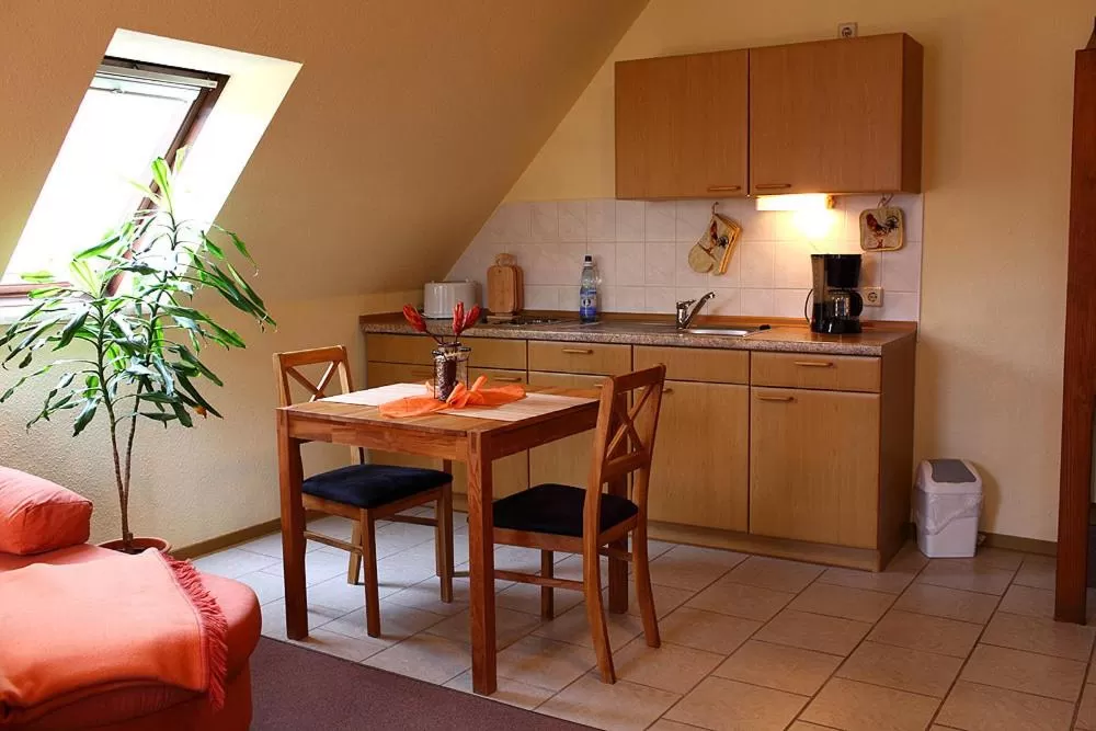 Decorative detail, Kitchen/Kitchenette in Hotel-Pension zum Markt