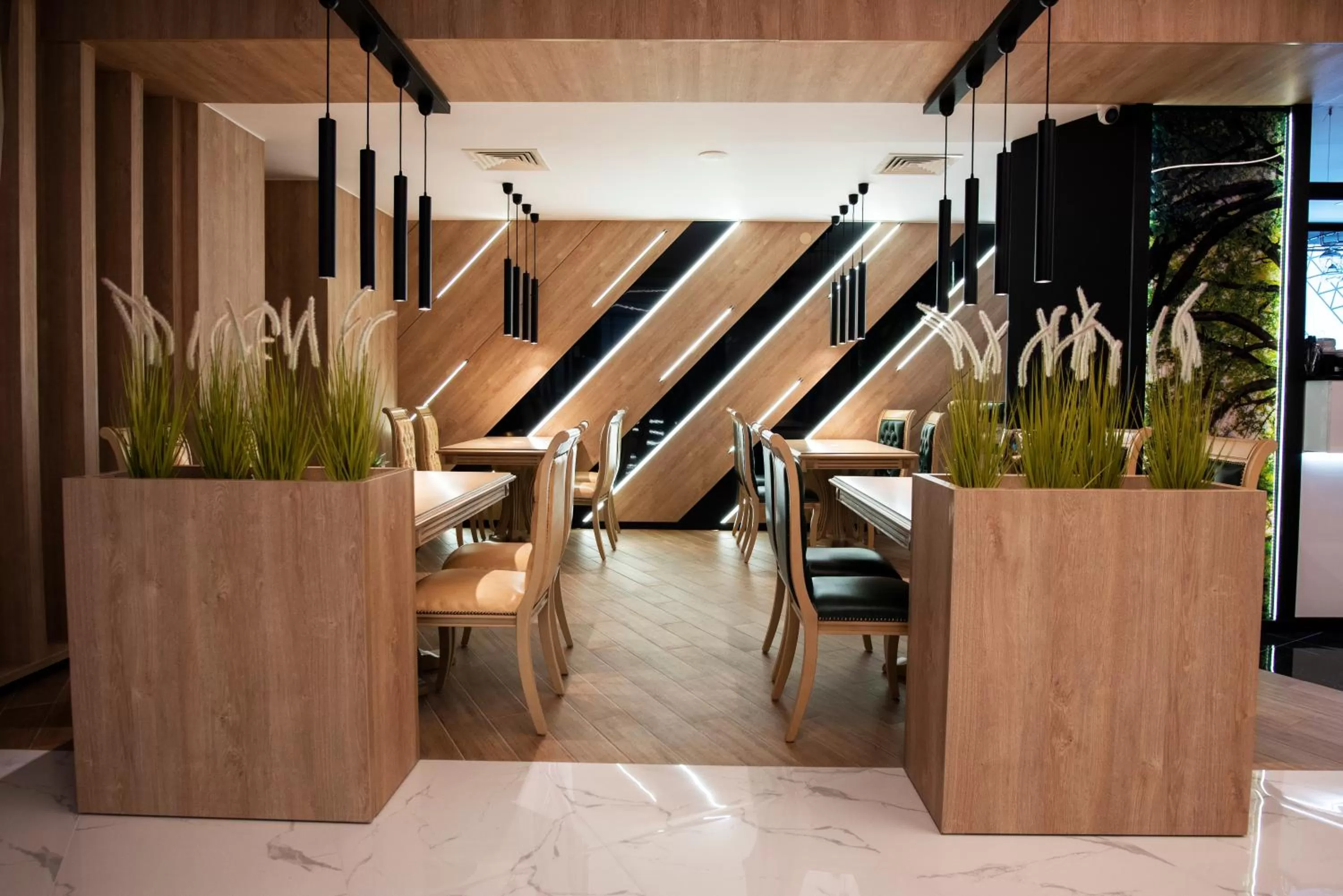 Restaurant/places to eat in Family Hotel Business Club