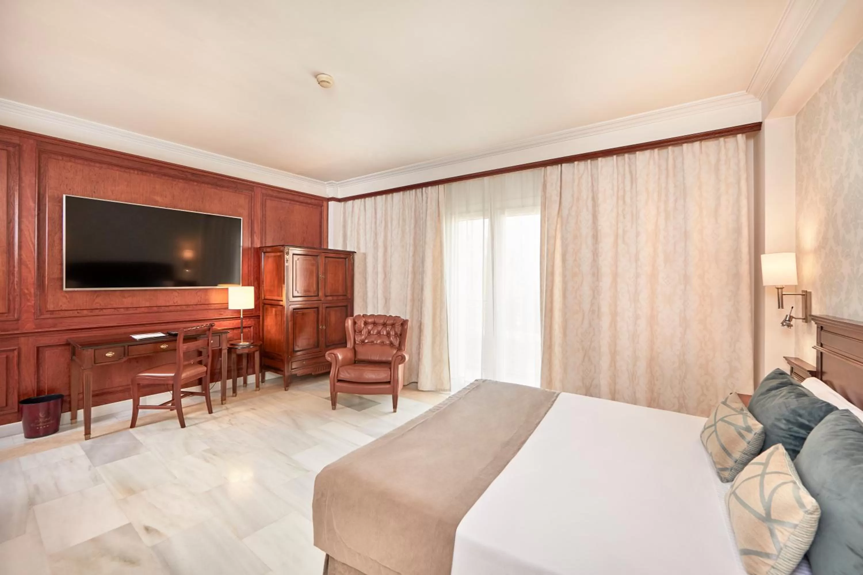 Photo of the whole room, Bed in Bordoy Continental Palma