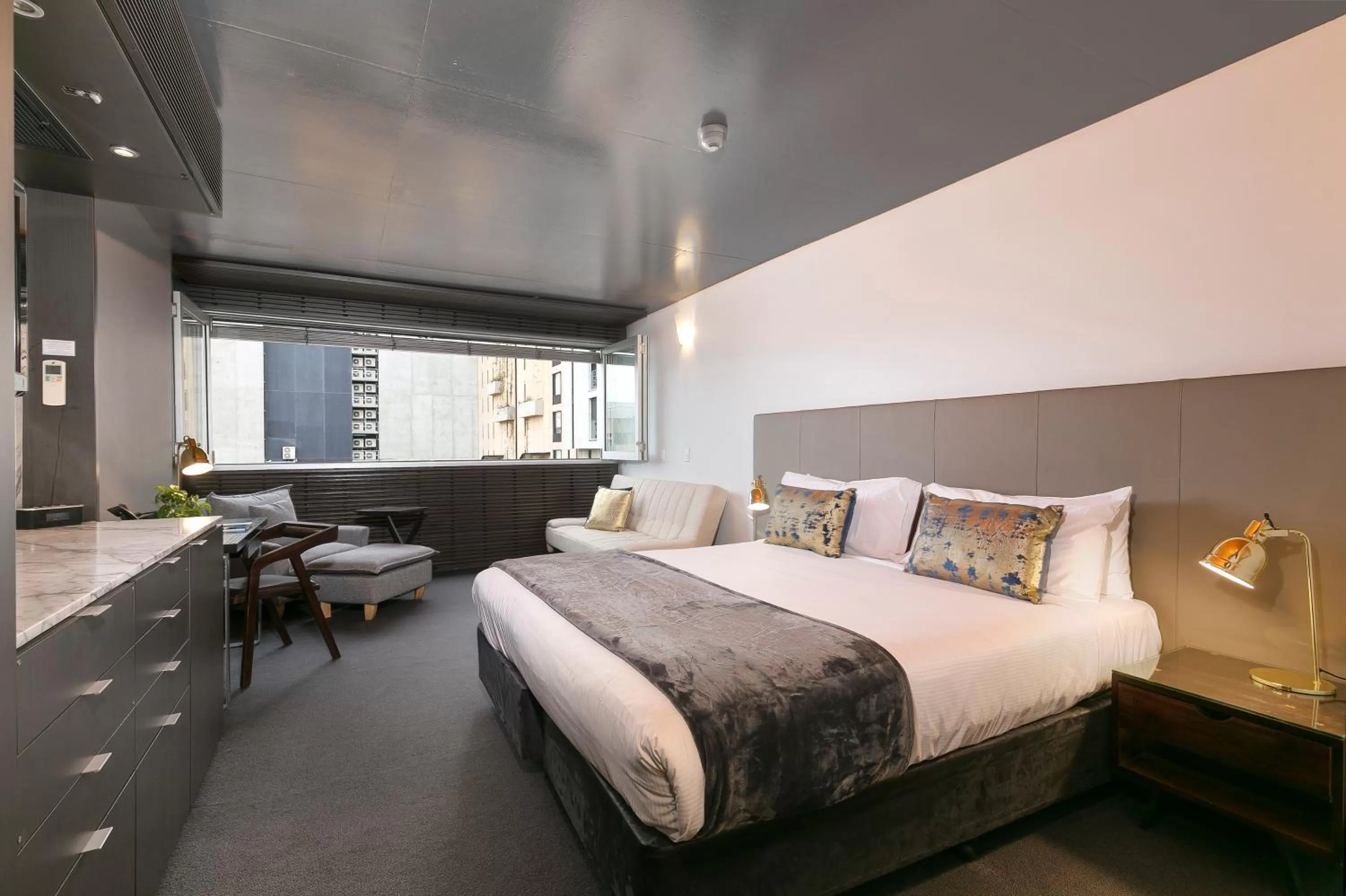 Photo of the whole room, Bed in The Soho Hotel