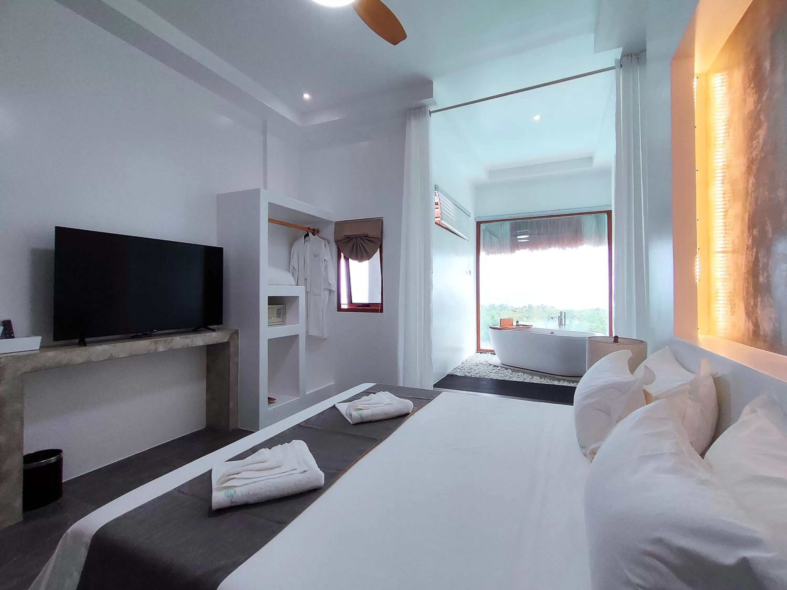 Communal lounge/ TV room, Bed in Bohol Coastal View Hotel