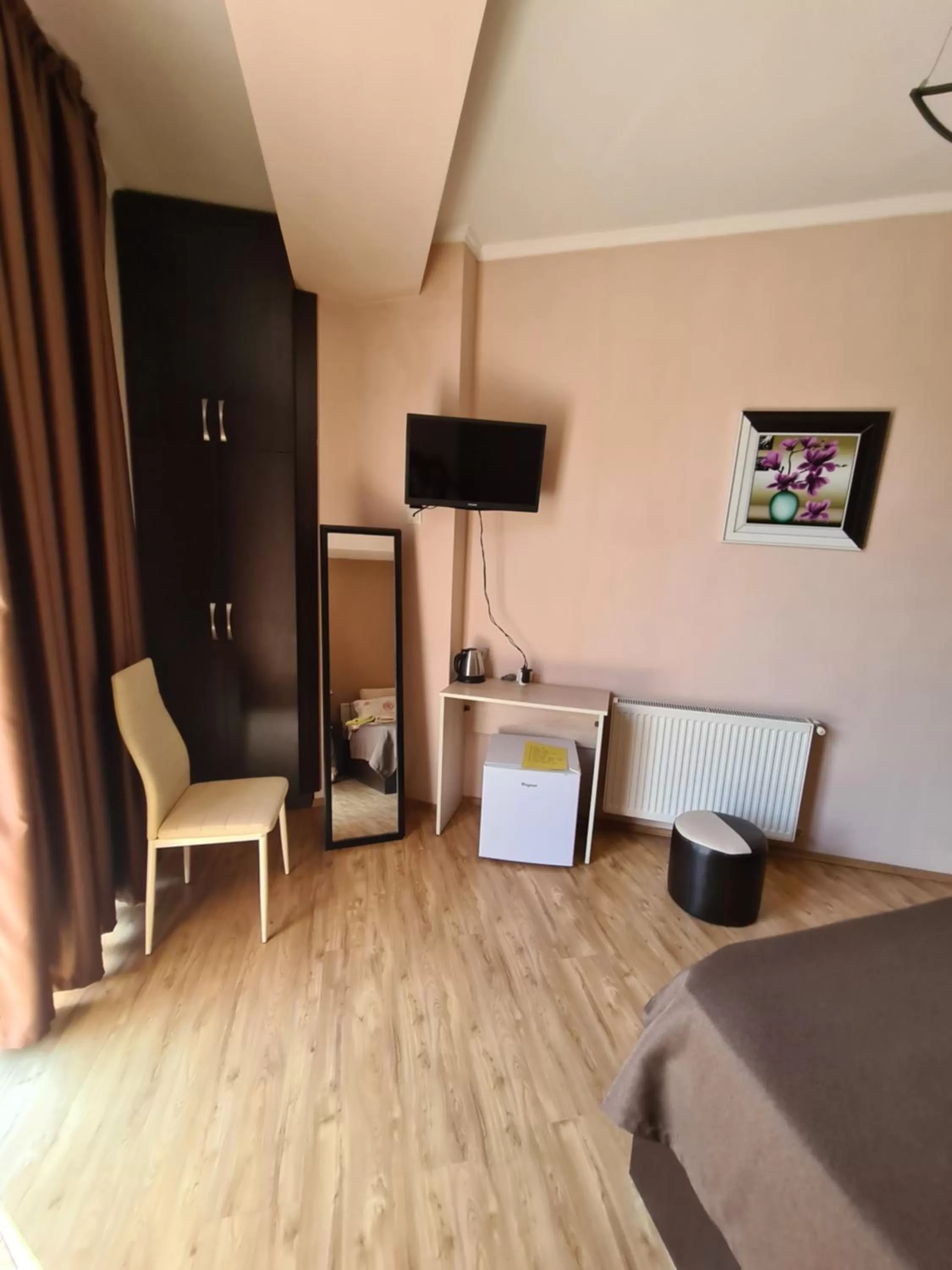 TV/Entertainment Center in Shatell