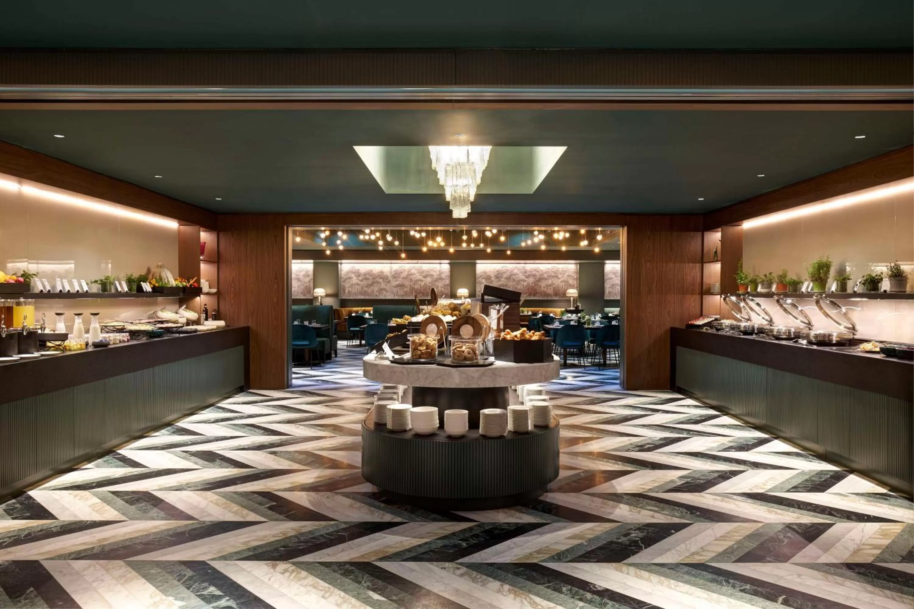 Restaurant/places to eat in Hilton Rome Eur La Lama