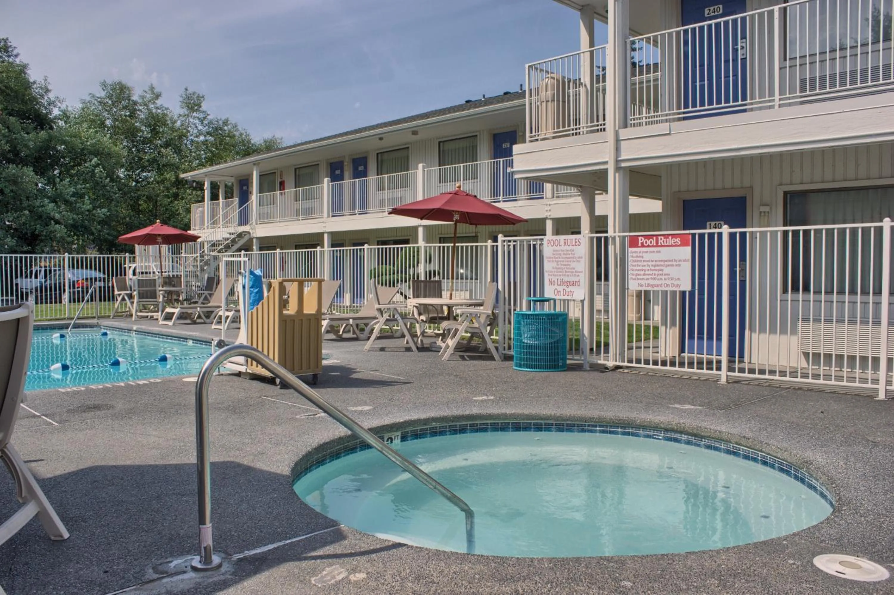 Swimming pool in Motel 6-Seattle, WA - South