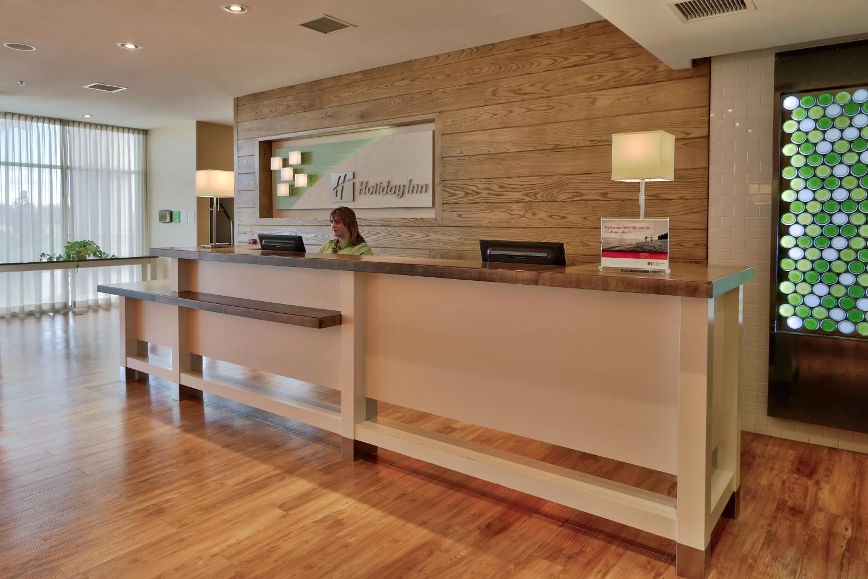 Lobby or reception in Holiday Inn Roswell by IHG