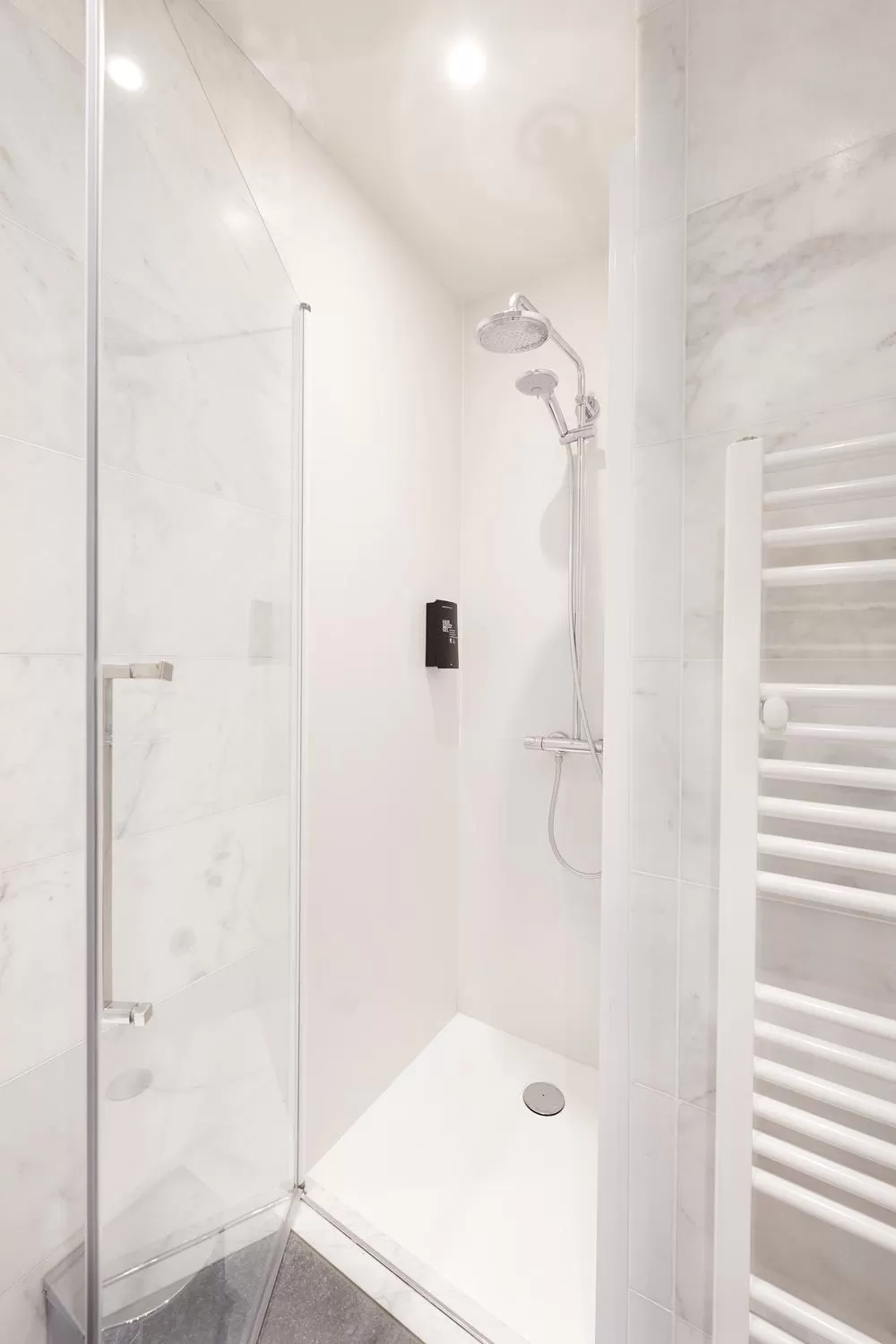 Shower in Hotel Royal Astrid