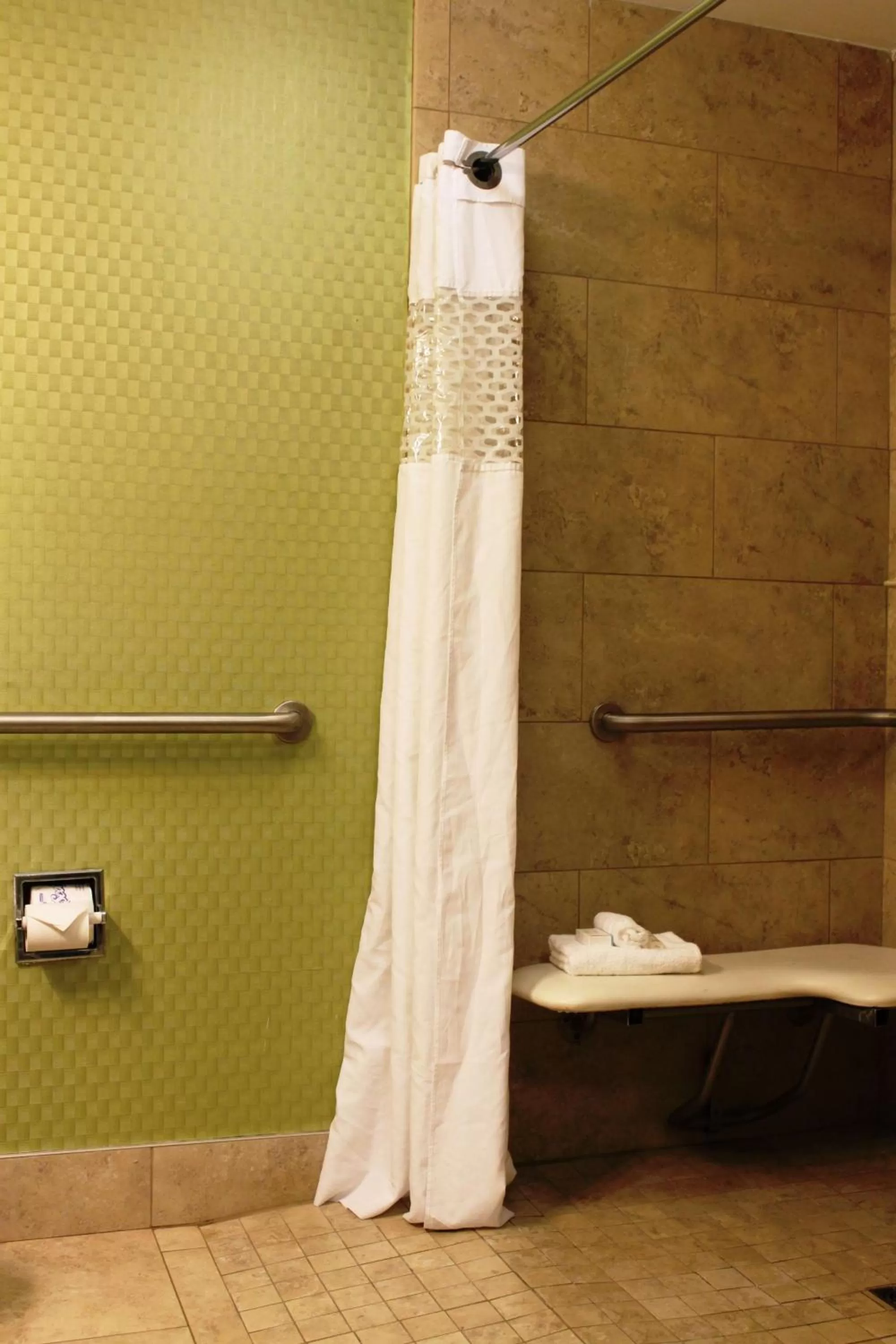 Bathroom in Hampton Inn Perry