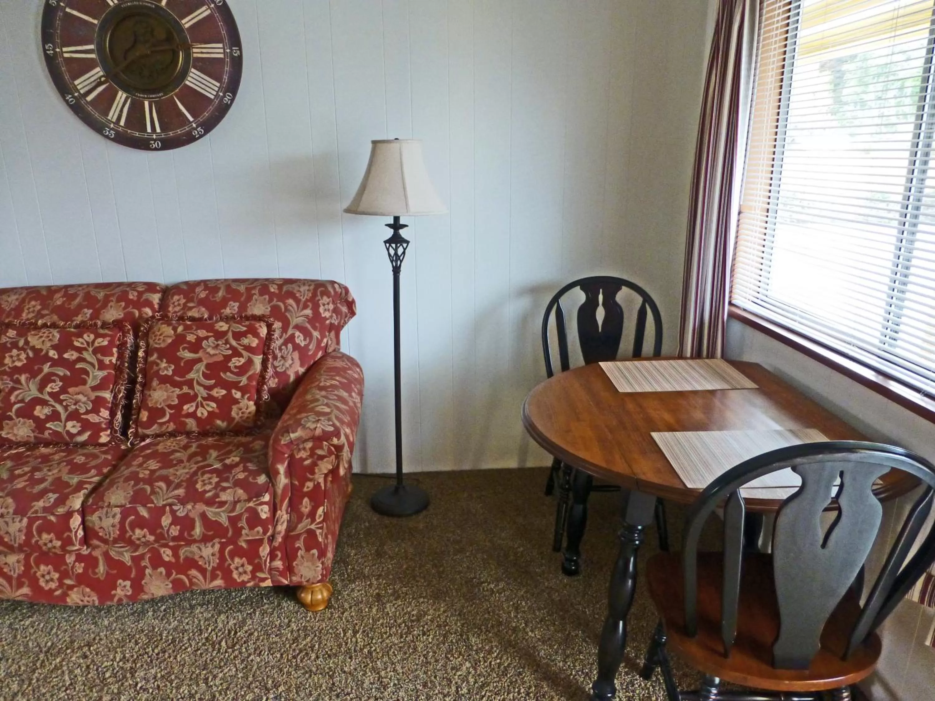 Day in Redwood Suites