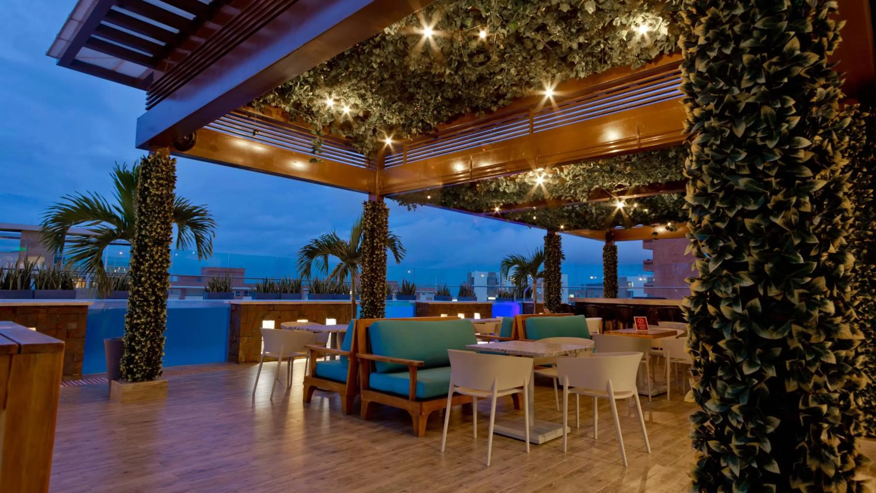 Swimming pool in Crowne Plaza Barranquilla by IHG