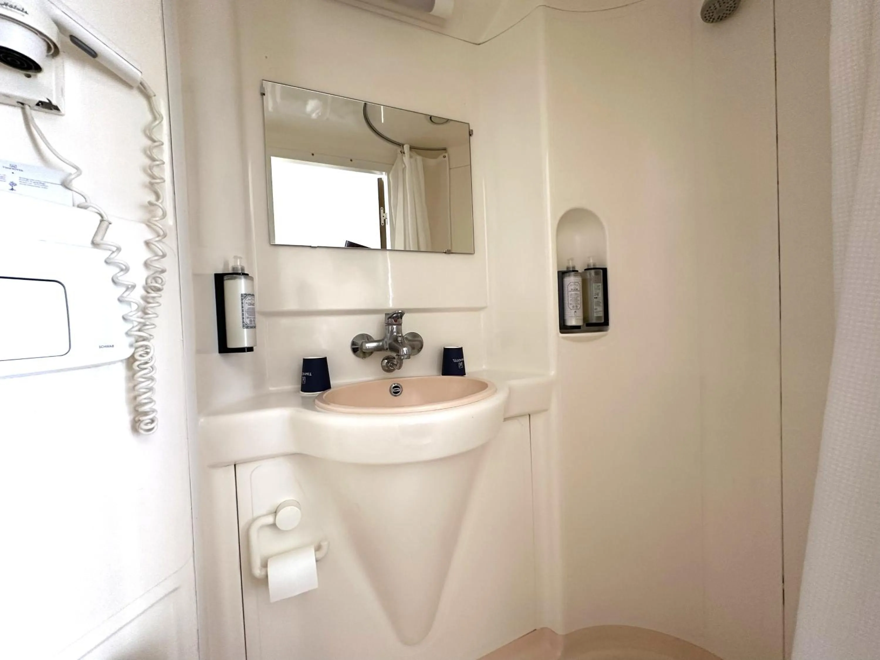 Bathroom in Timhotel Boulogne Rives de Seine