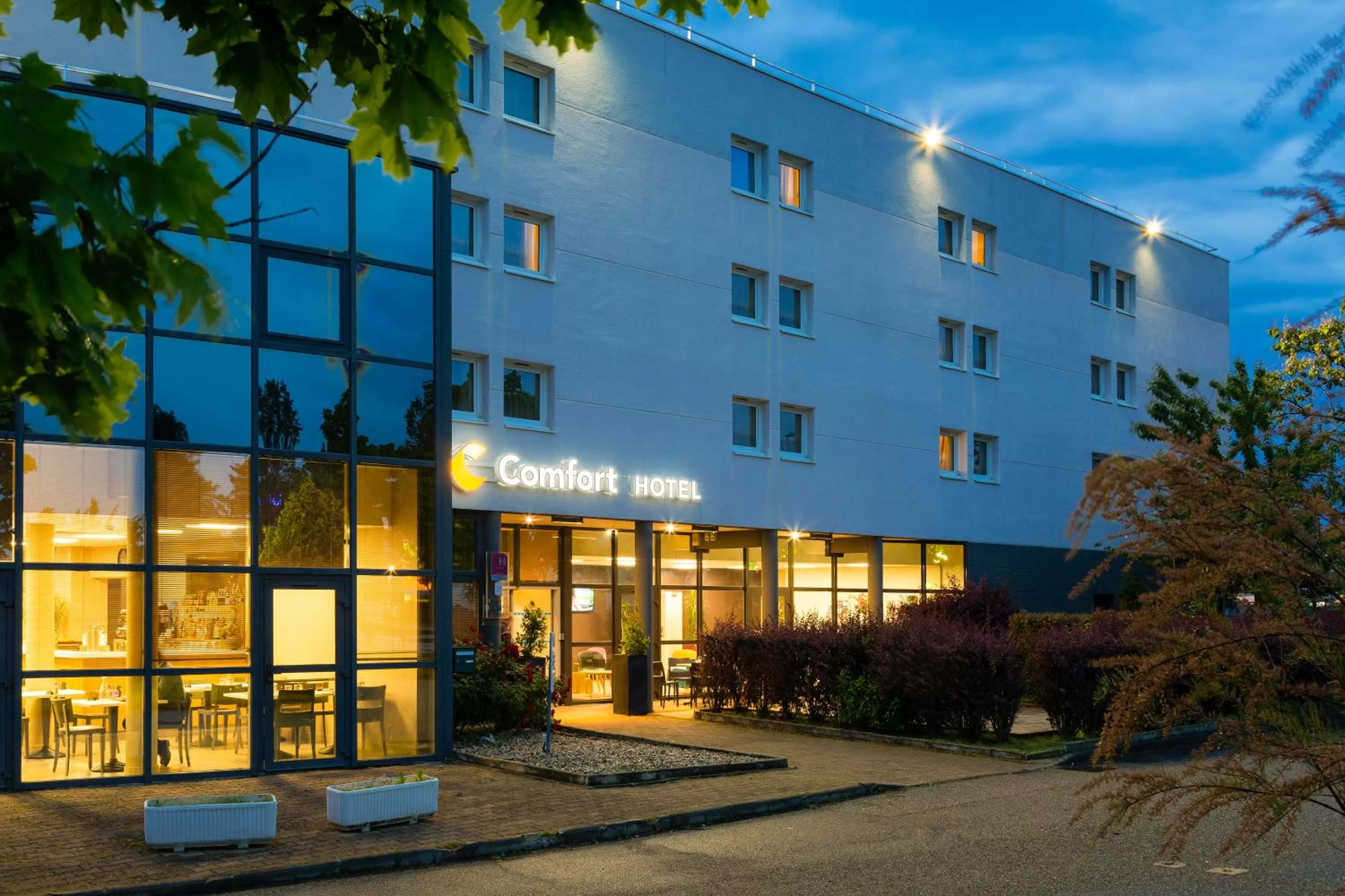 Property building in Comfort Hotel Aeroport Lyon St Exupery
