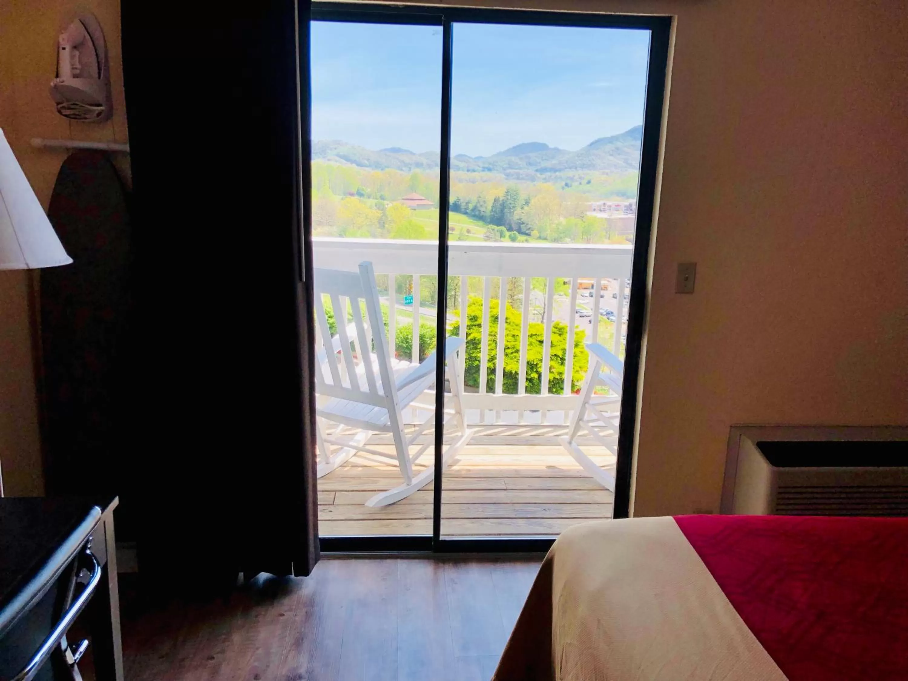 Mountain view, Bed in Econo Lodge Waynesville