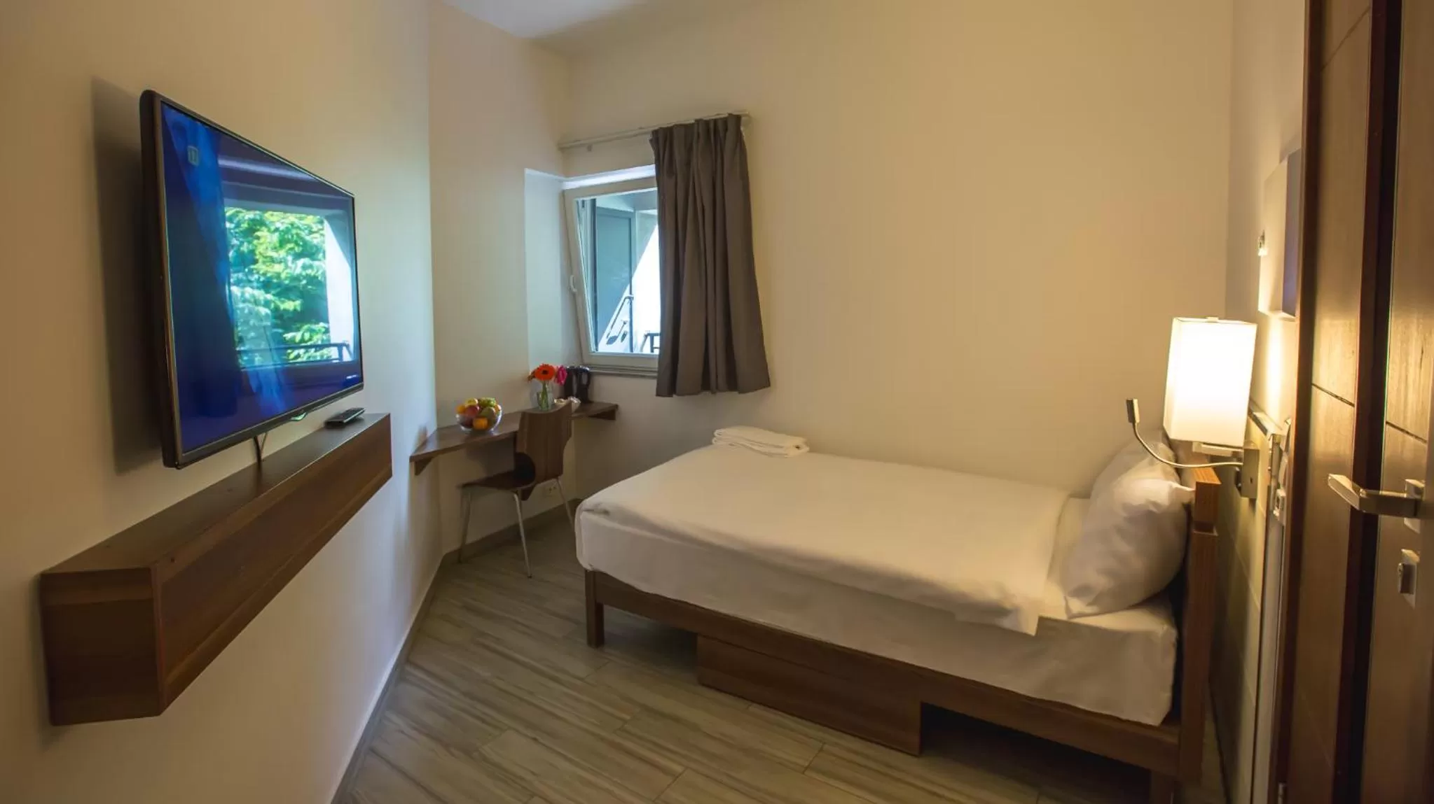 Bedroom, Bed in Central City Apartments