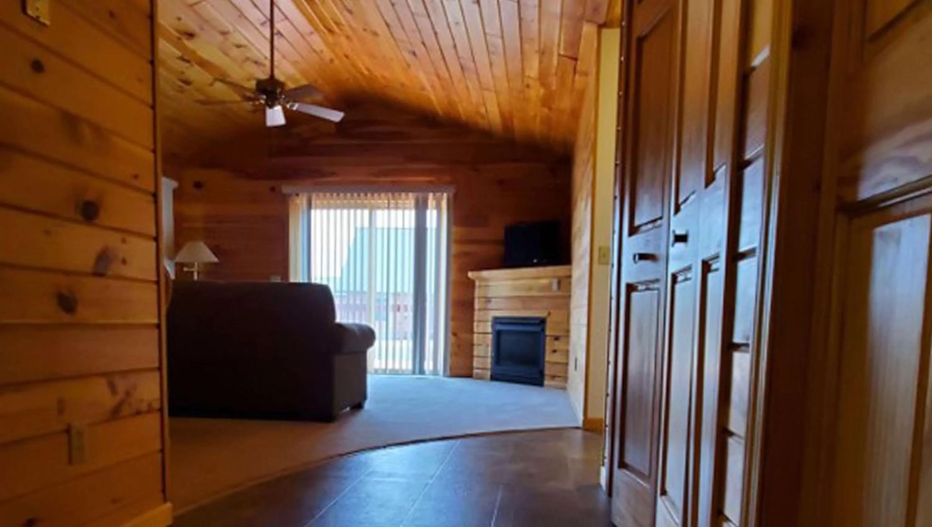 Photo of the whole room in Jasper Ridge Inn Ishpeming