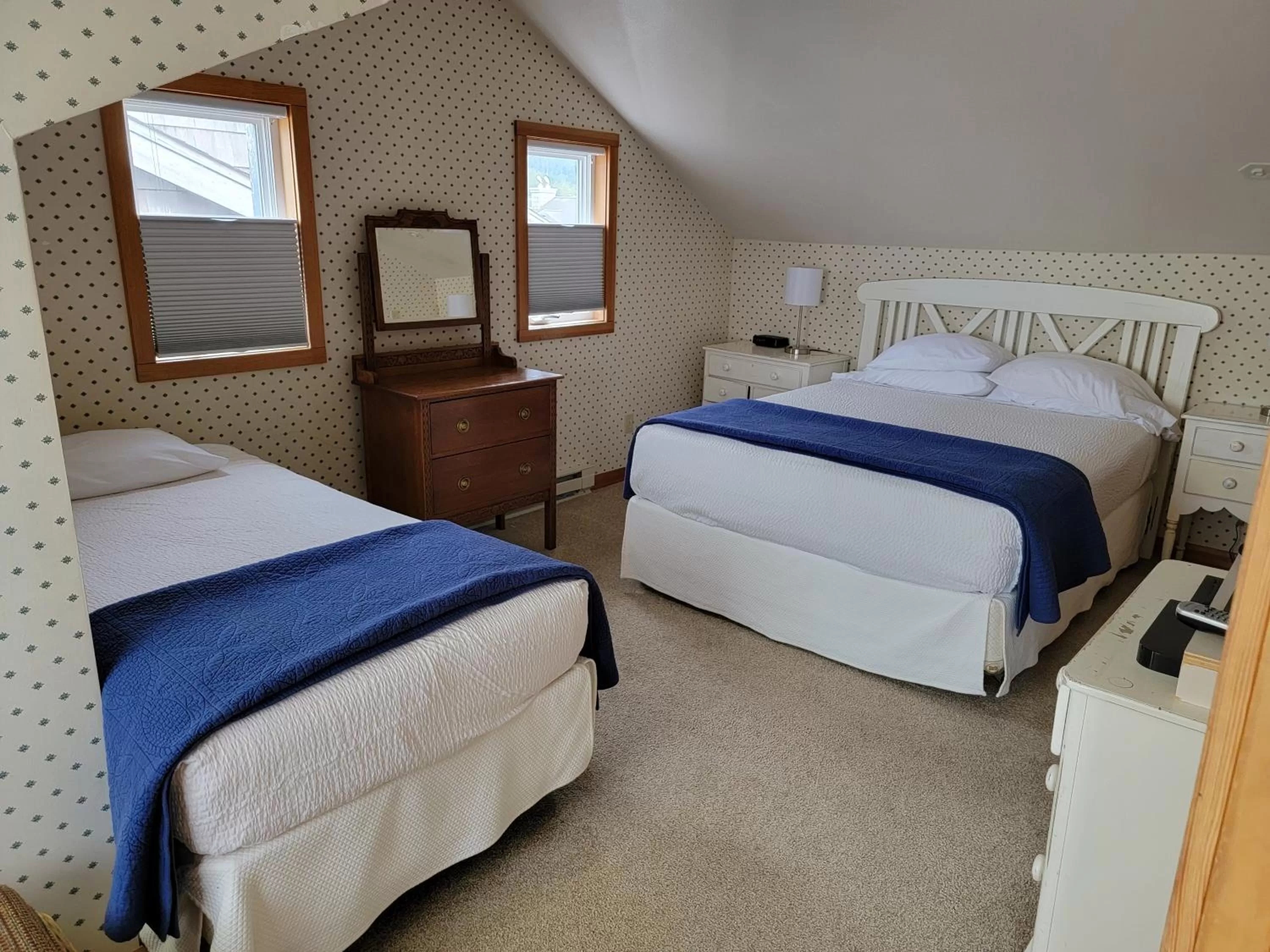 Bedroom, Bed in The Waves