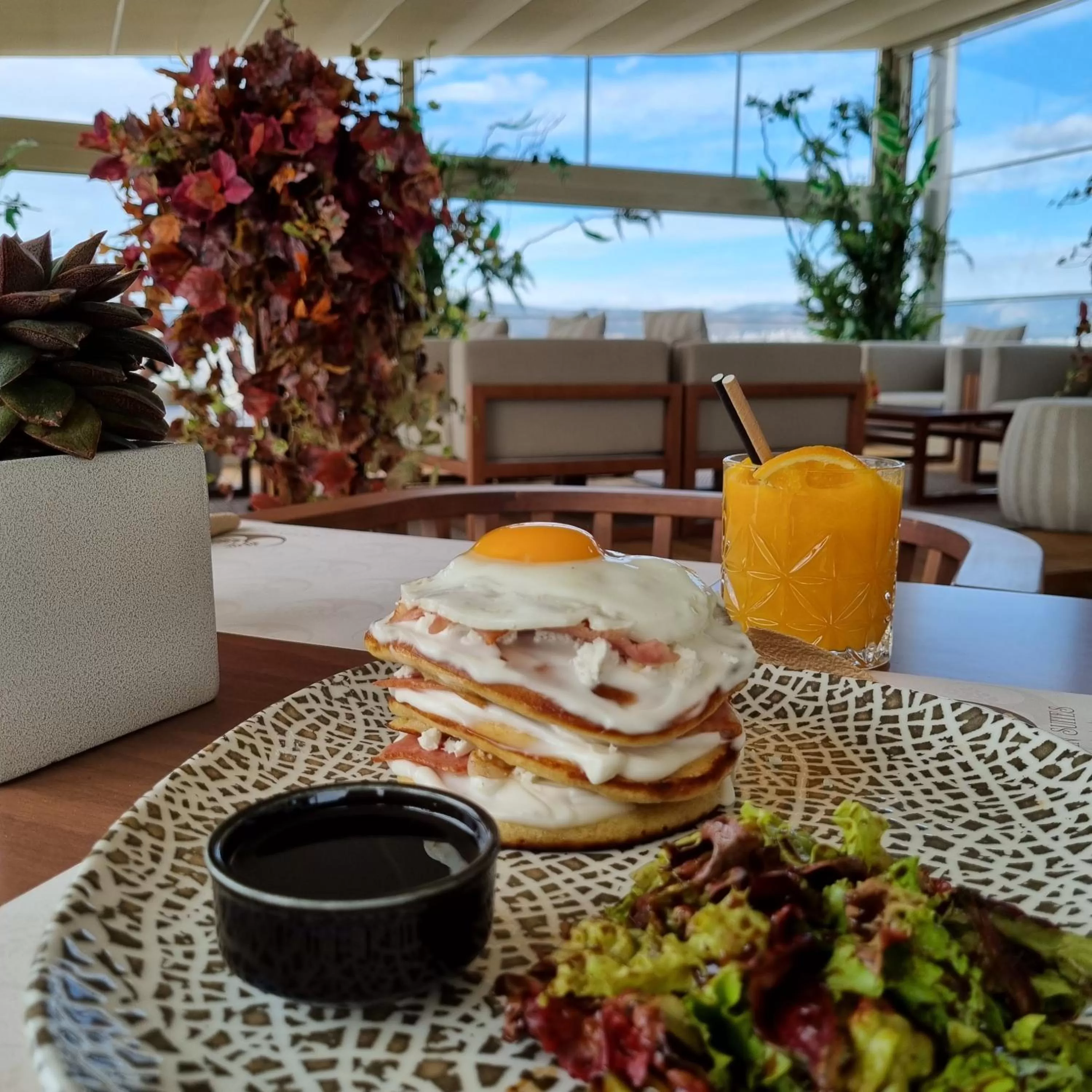 Restaurant/places to eat in Green Suites Boutique Hotel