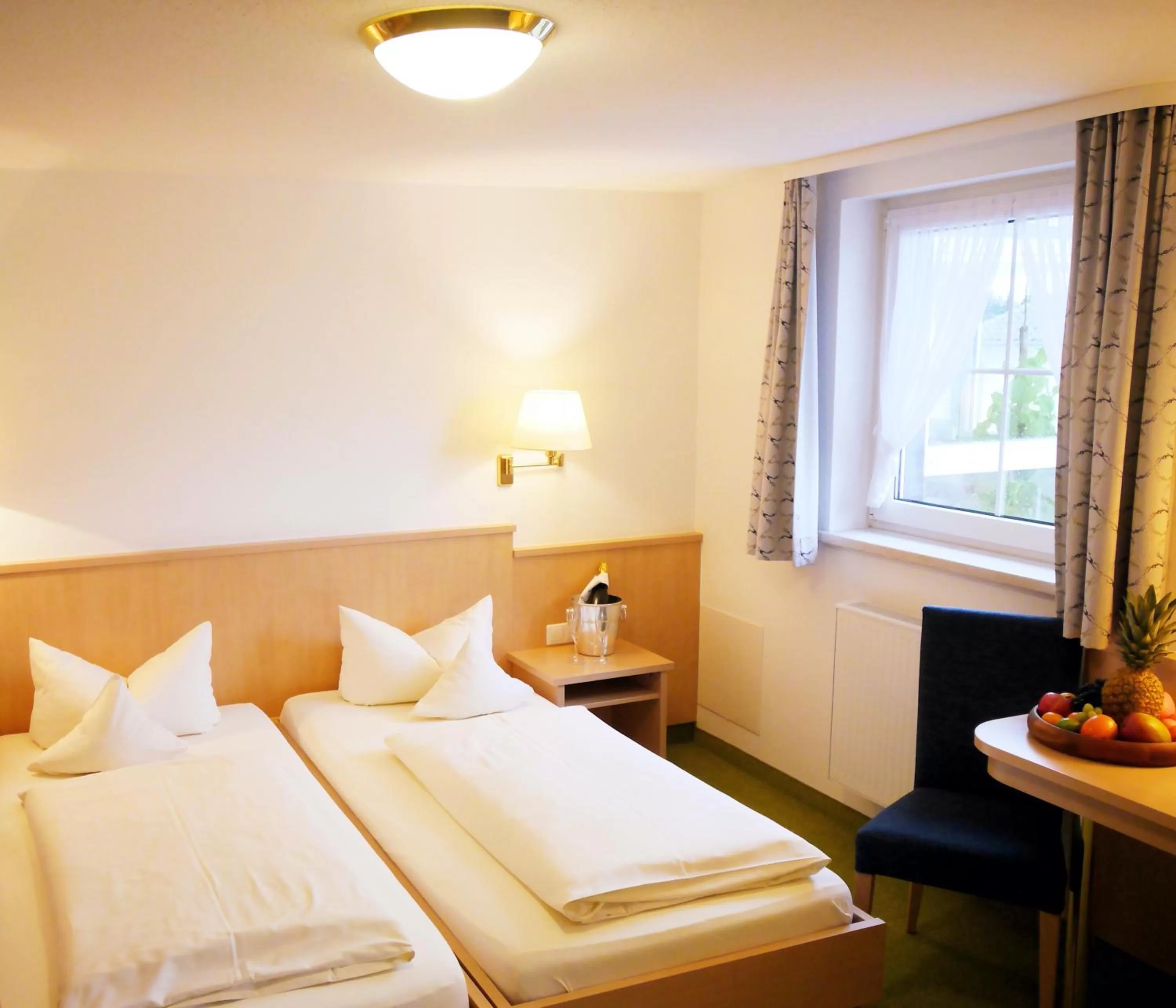 Photo of the whole room, Bed in Berghotel Zollersteighof