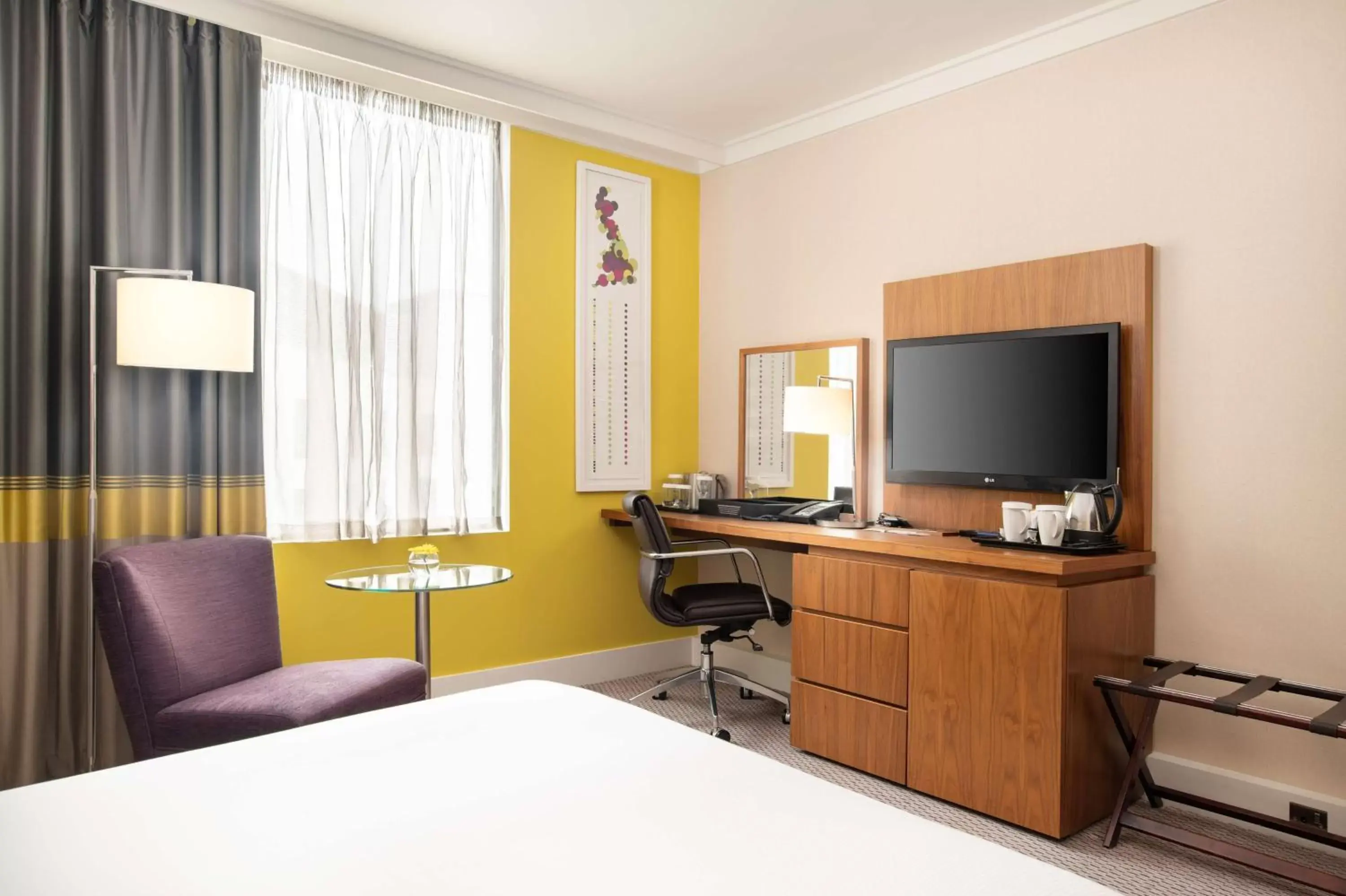 Executive Queen Room - Mobility Access in Hilton London Wembley Executive Queen Room - Mobility Access in Hilton London Wembley