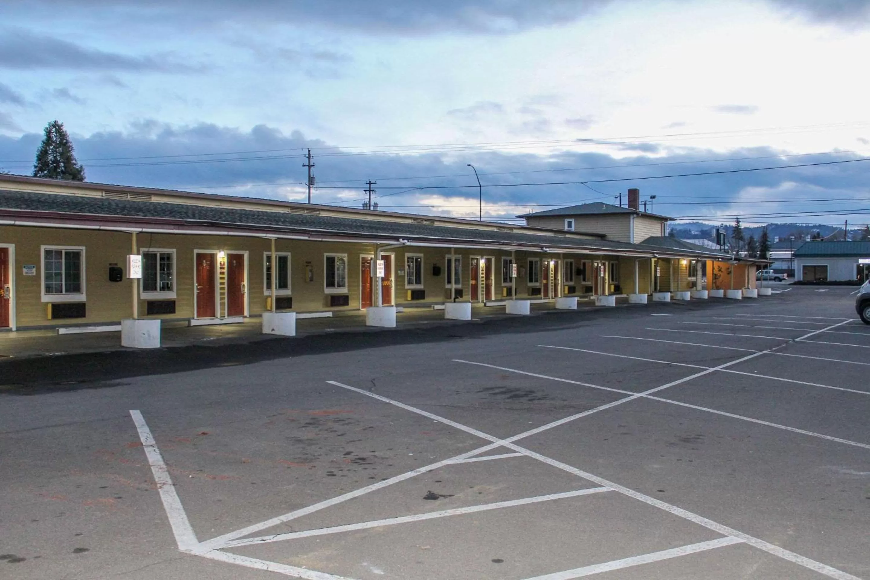 Property building in Rodeway Inn Medford South I-5