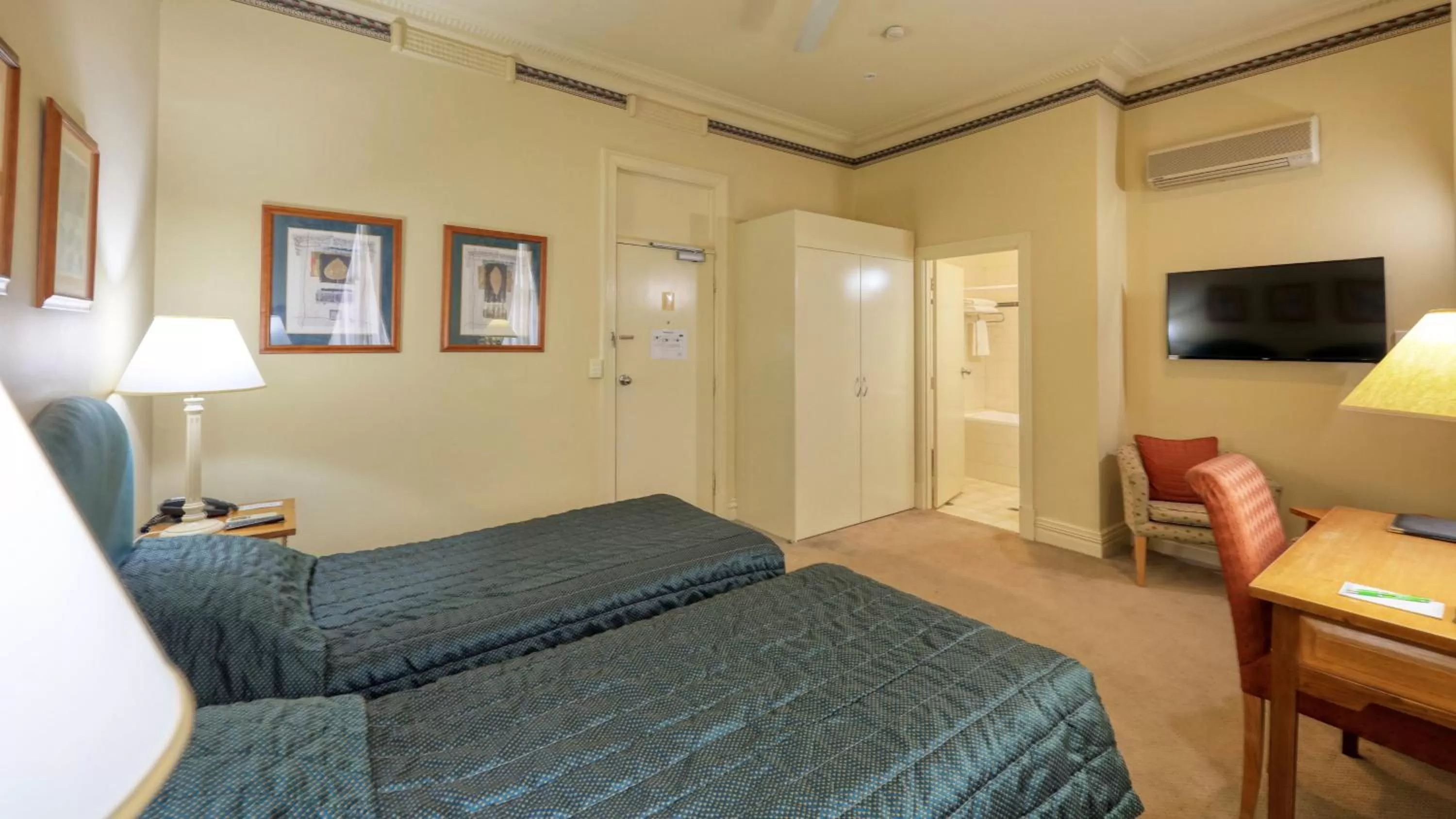 TV and multimedia, Bed in Royal Exchange Hotel