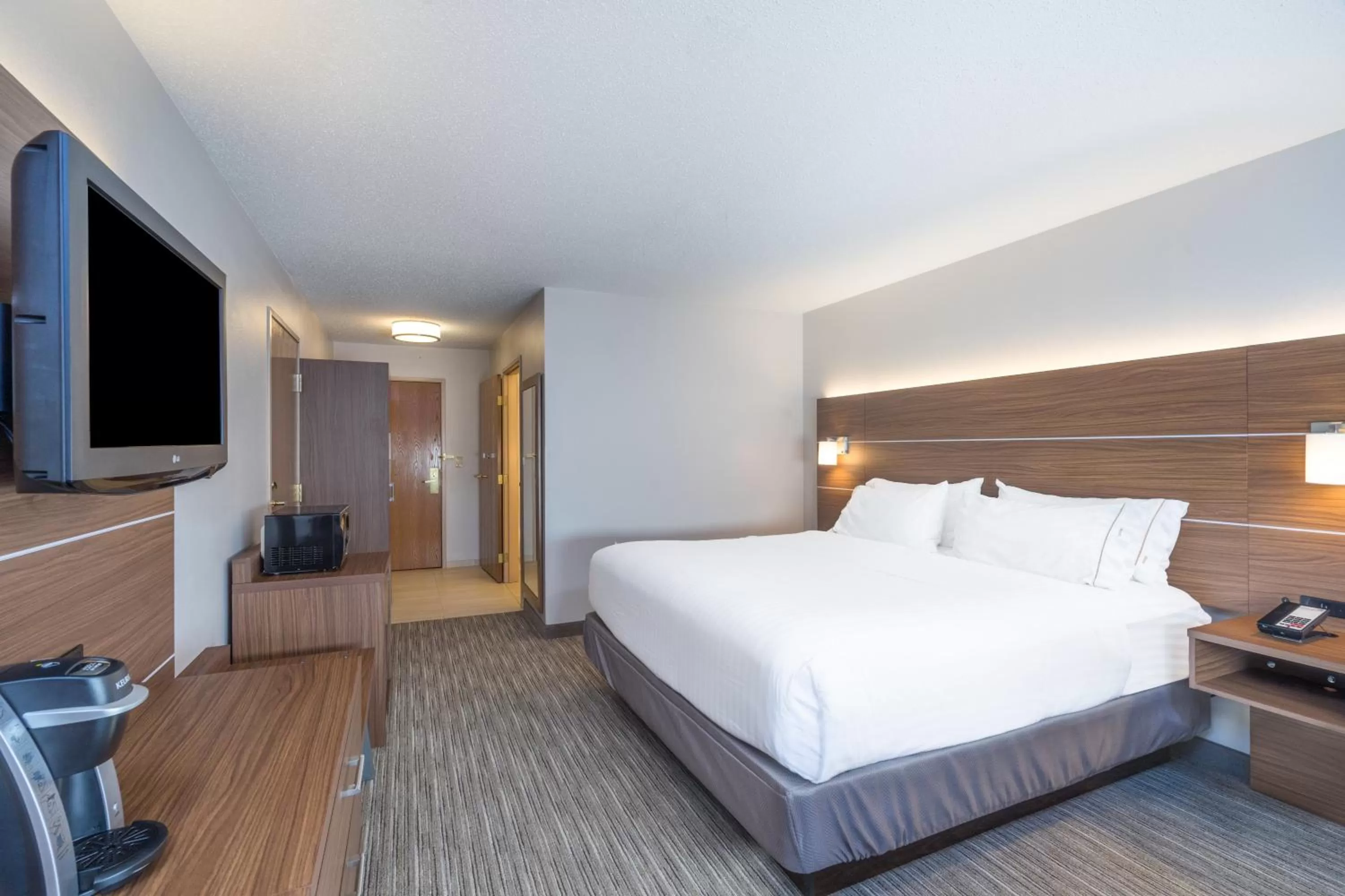 Photo of the whole room, Bed in Holiday Inn Express Hotel Howe / Sturgis by IHG