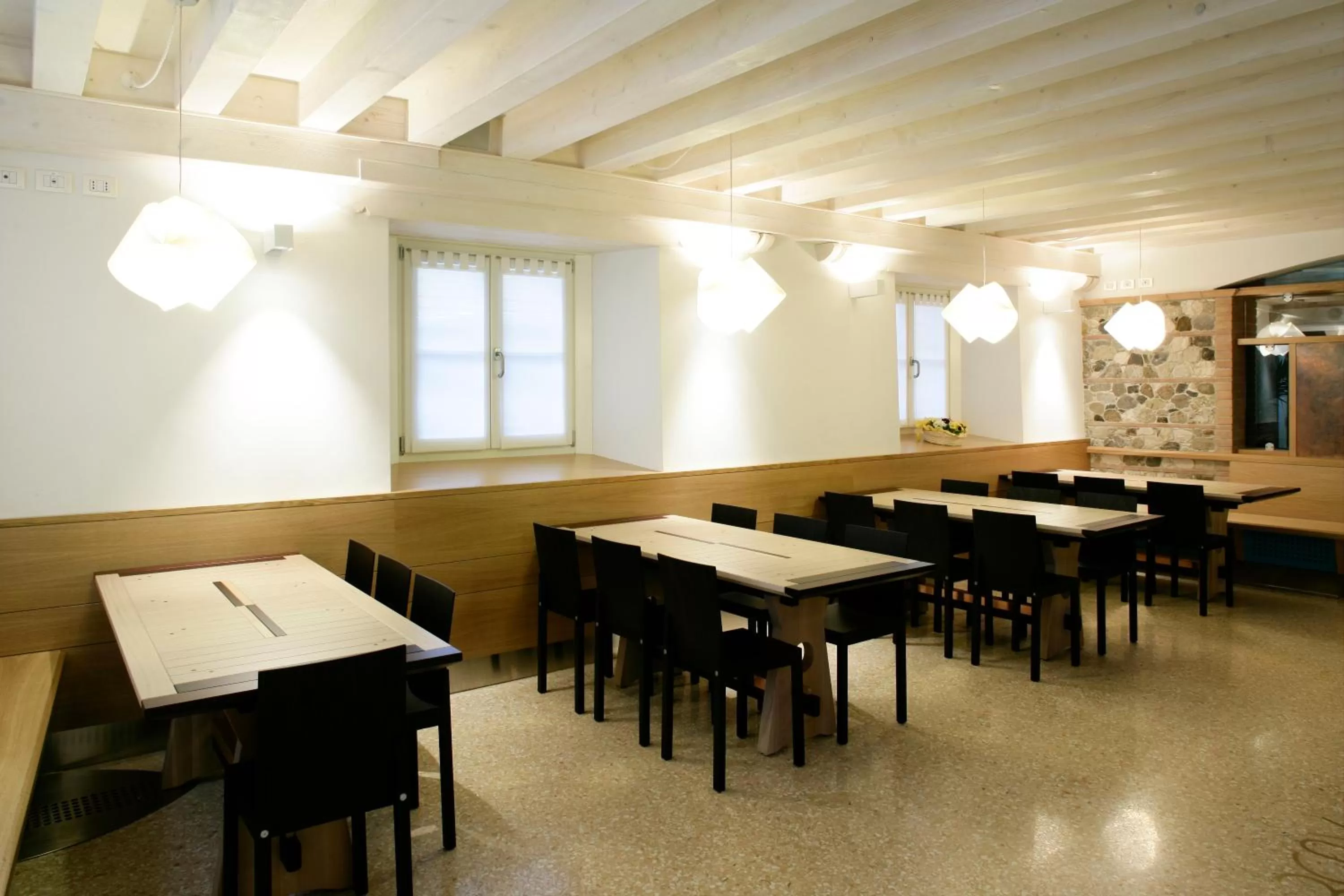 Restaurant/places to eat in Allegria