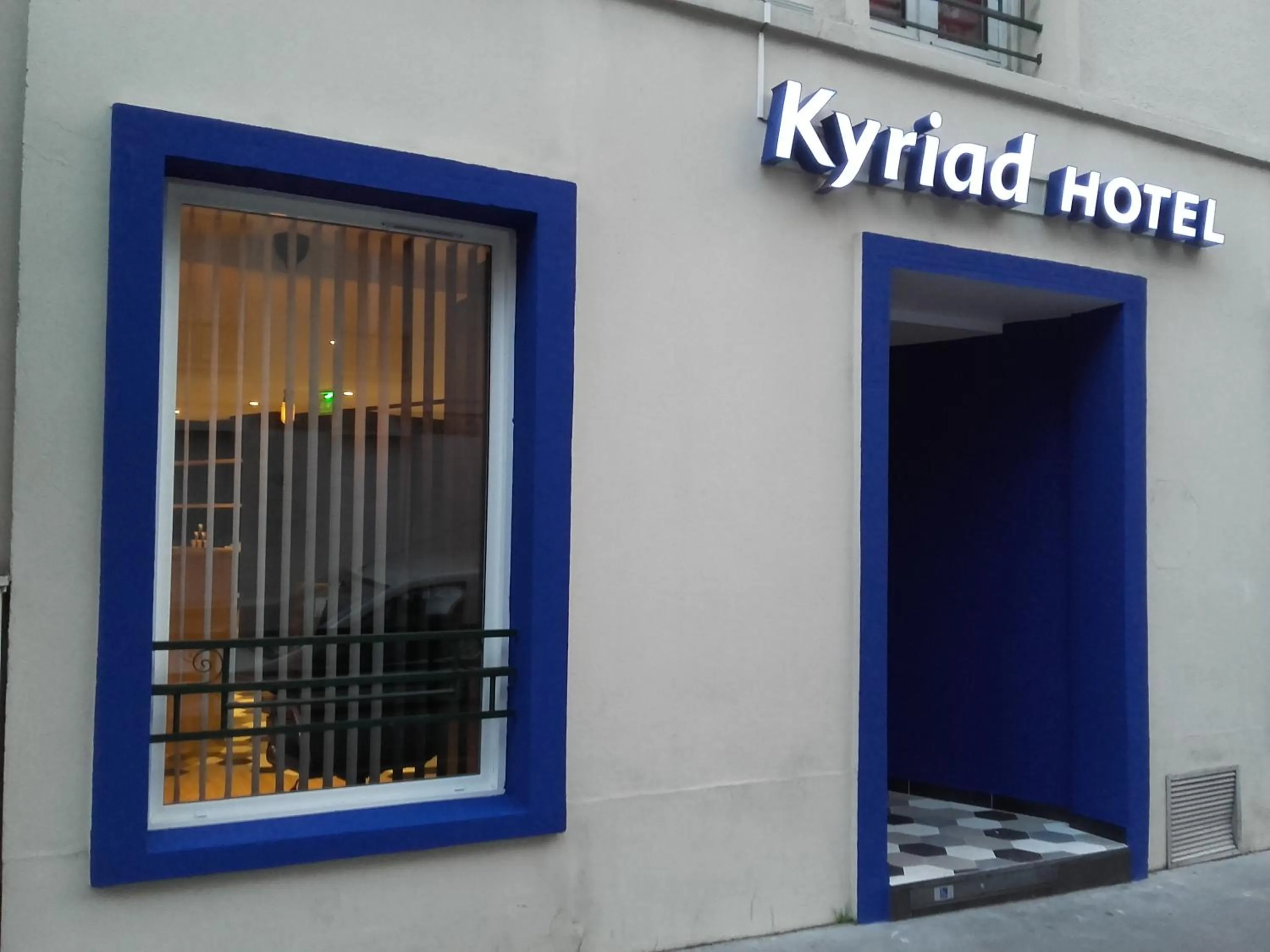 Facade/entrance in Kyriad Paris 12 - Nation