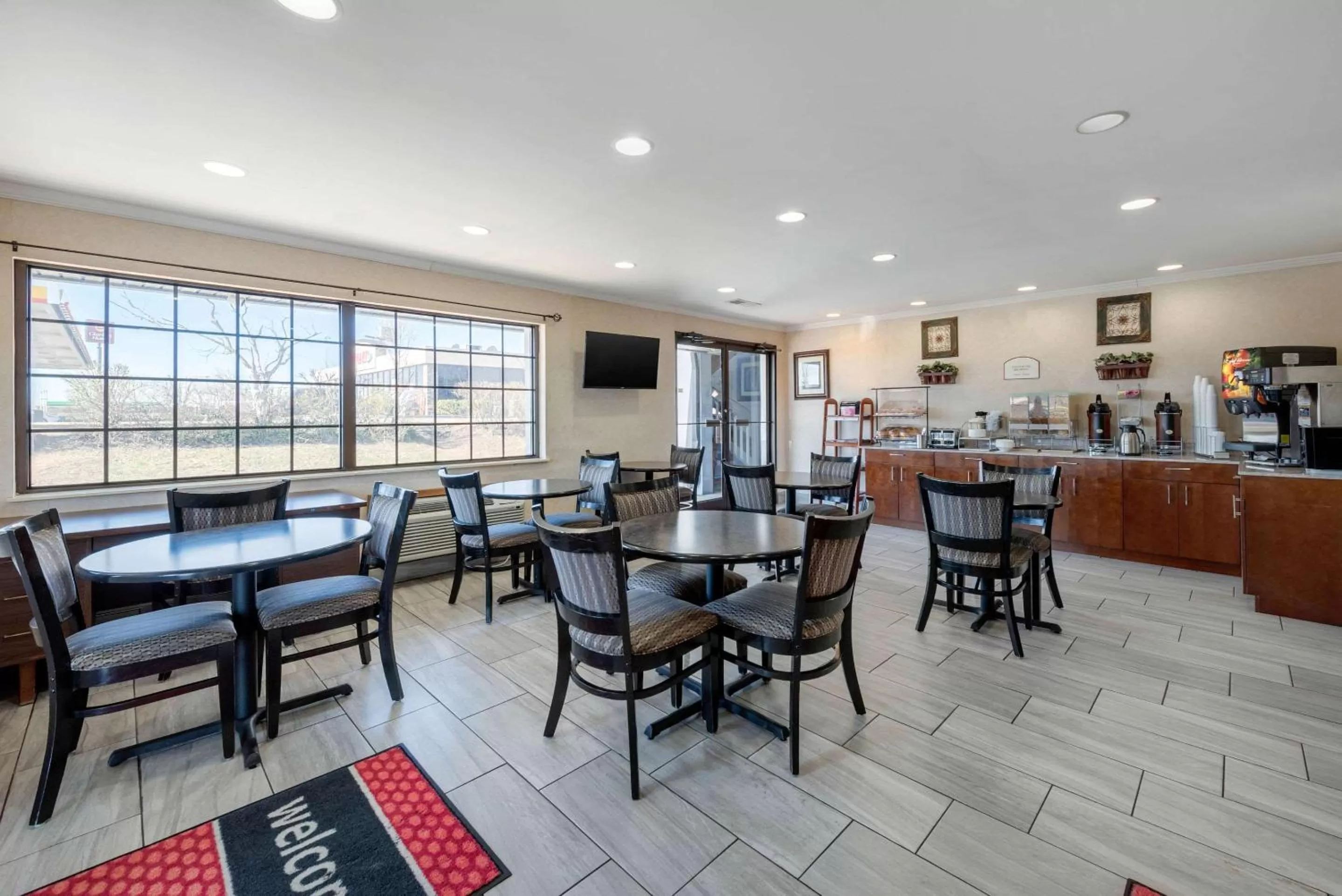 Restaurant/places to eat in Econo Lodge Lexington Southeast