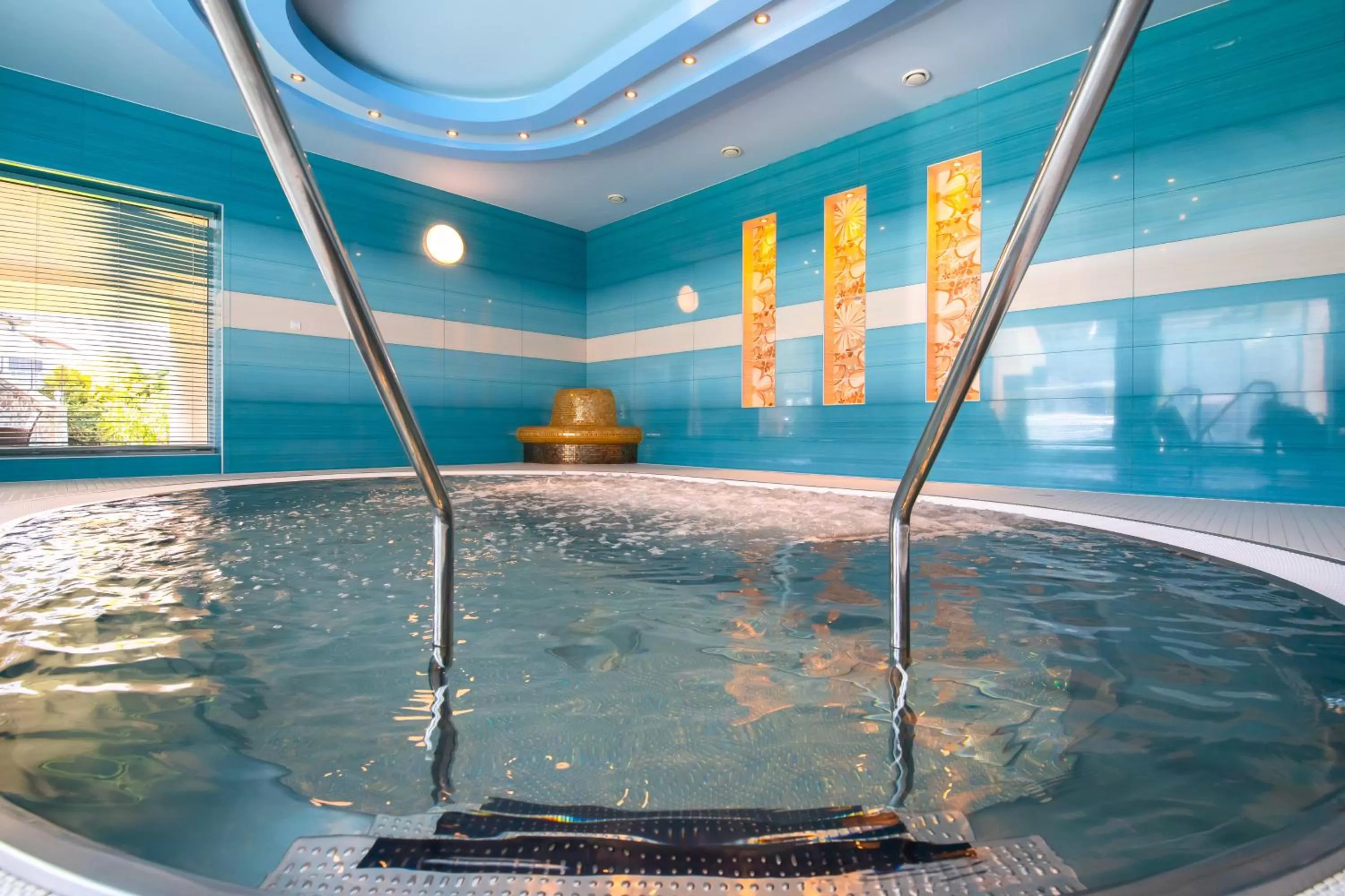 Hot Tub, Swimming Pool in Spa & Wellness Hotel Orchidea