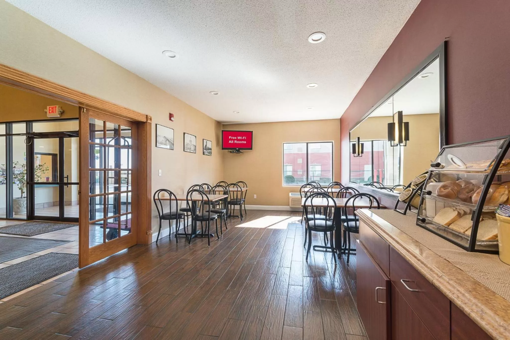 Breakfast in Red Roof Inn St Louis - Troy, IL