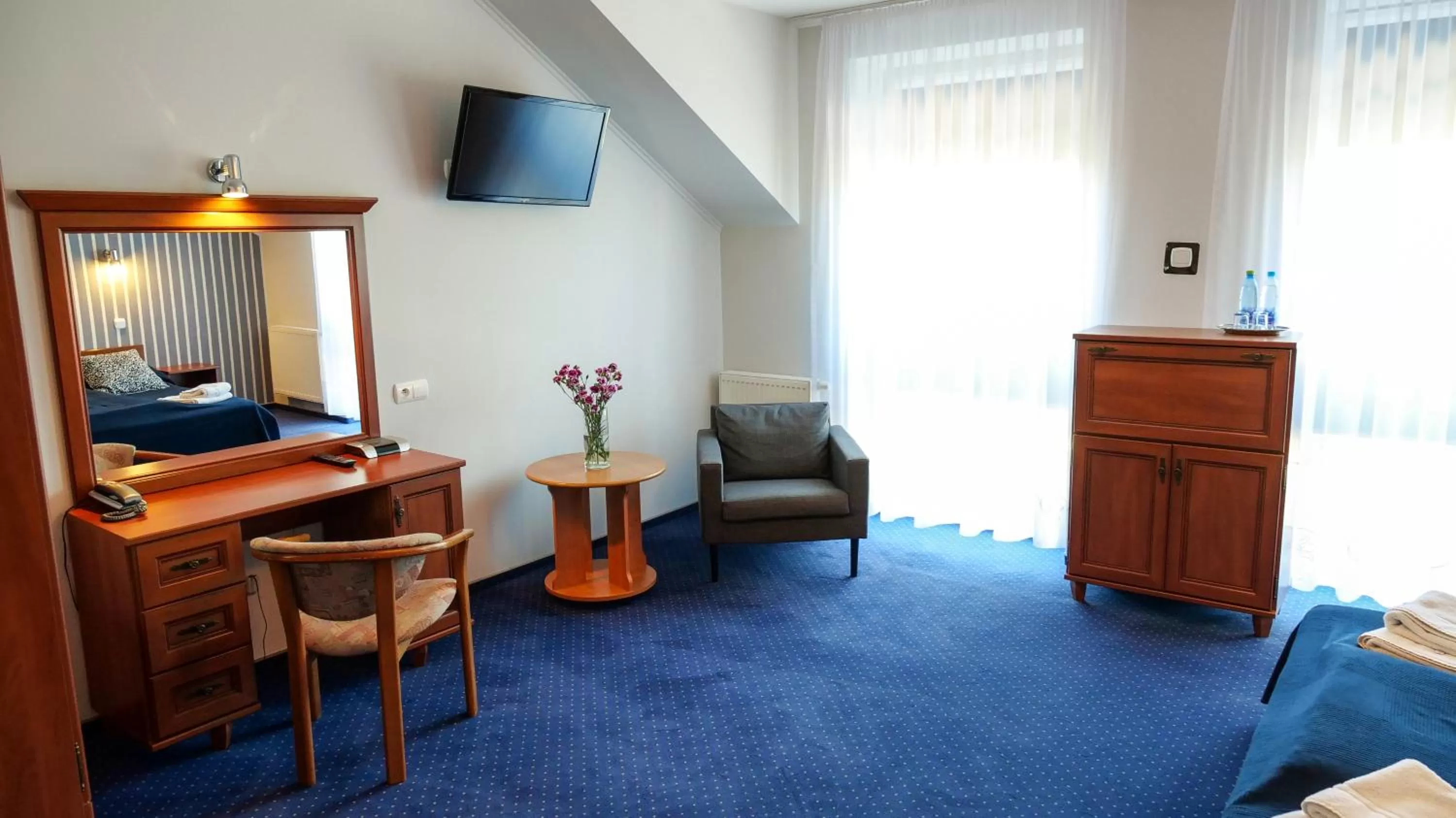 Balcony/Terrace, TV/Entertainment Center in Hotel Duet