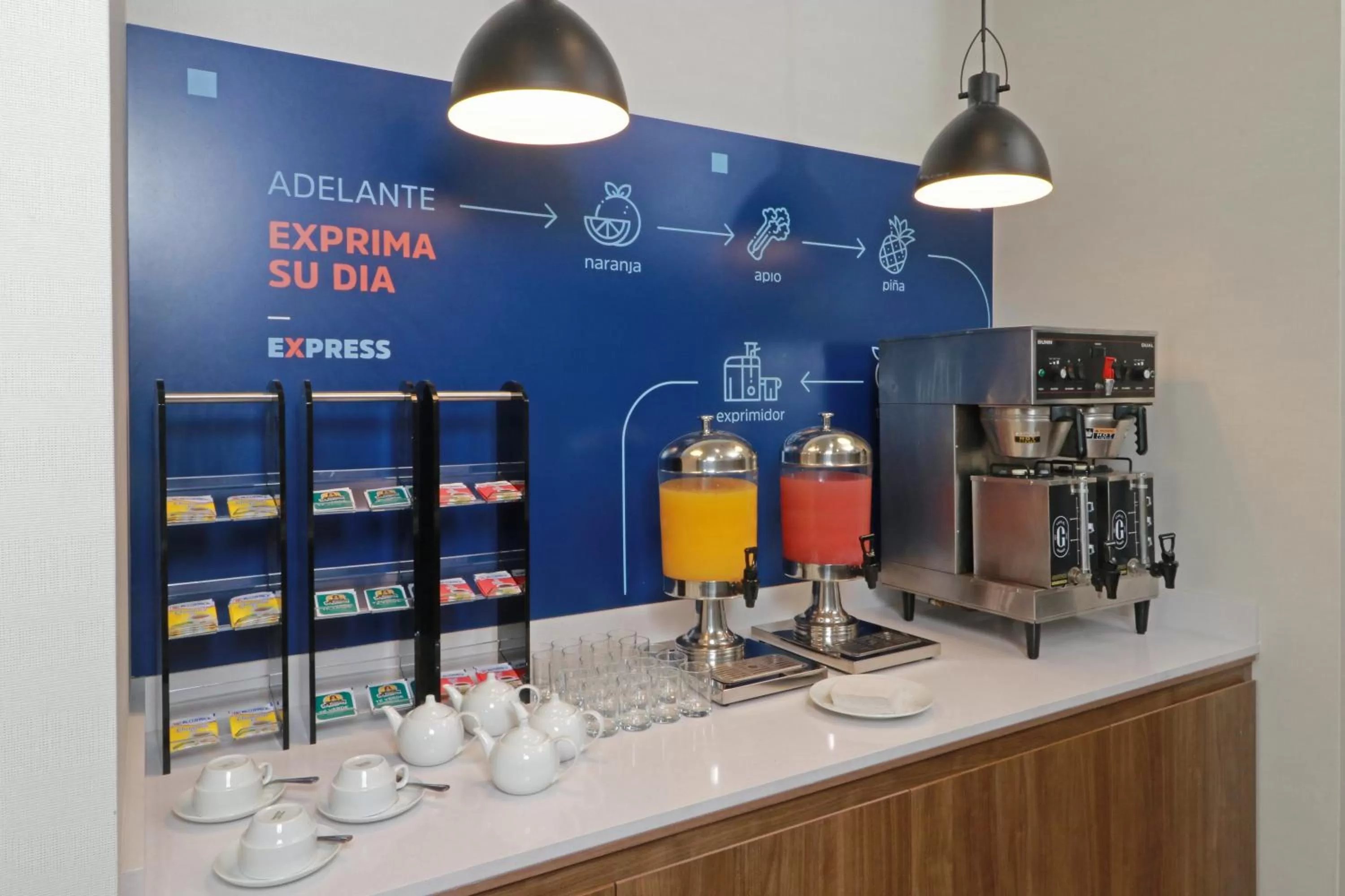 Food and drinks in Holiday Inn Express - Monterrey - Fundidora by IHG