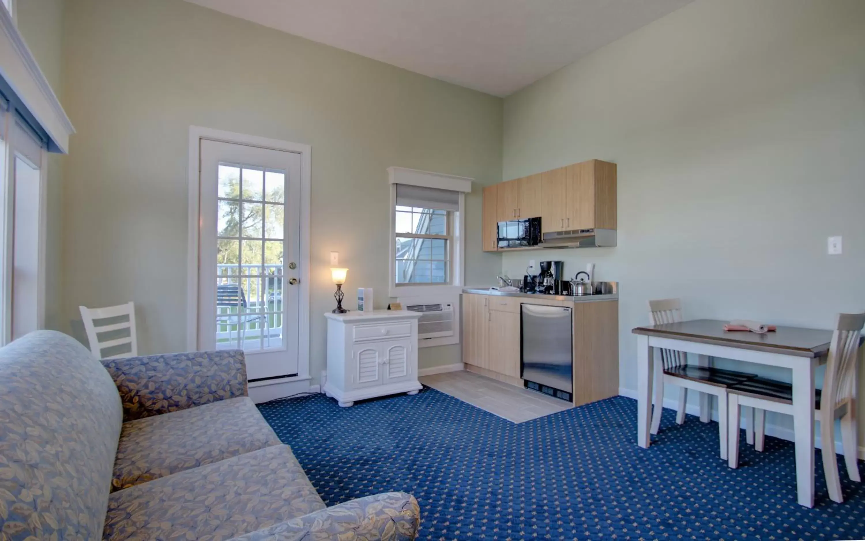 King Suite with Balcony in Seacastles Resort King Suite with Balcony in Seacastles Resort