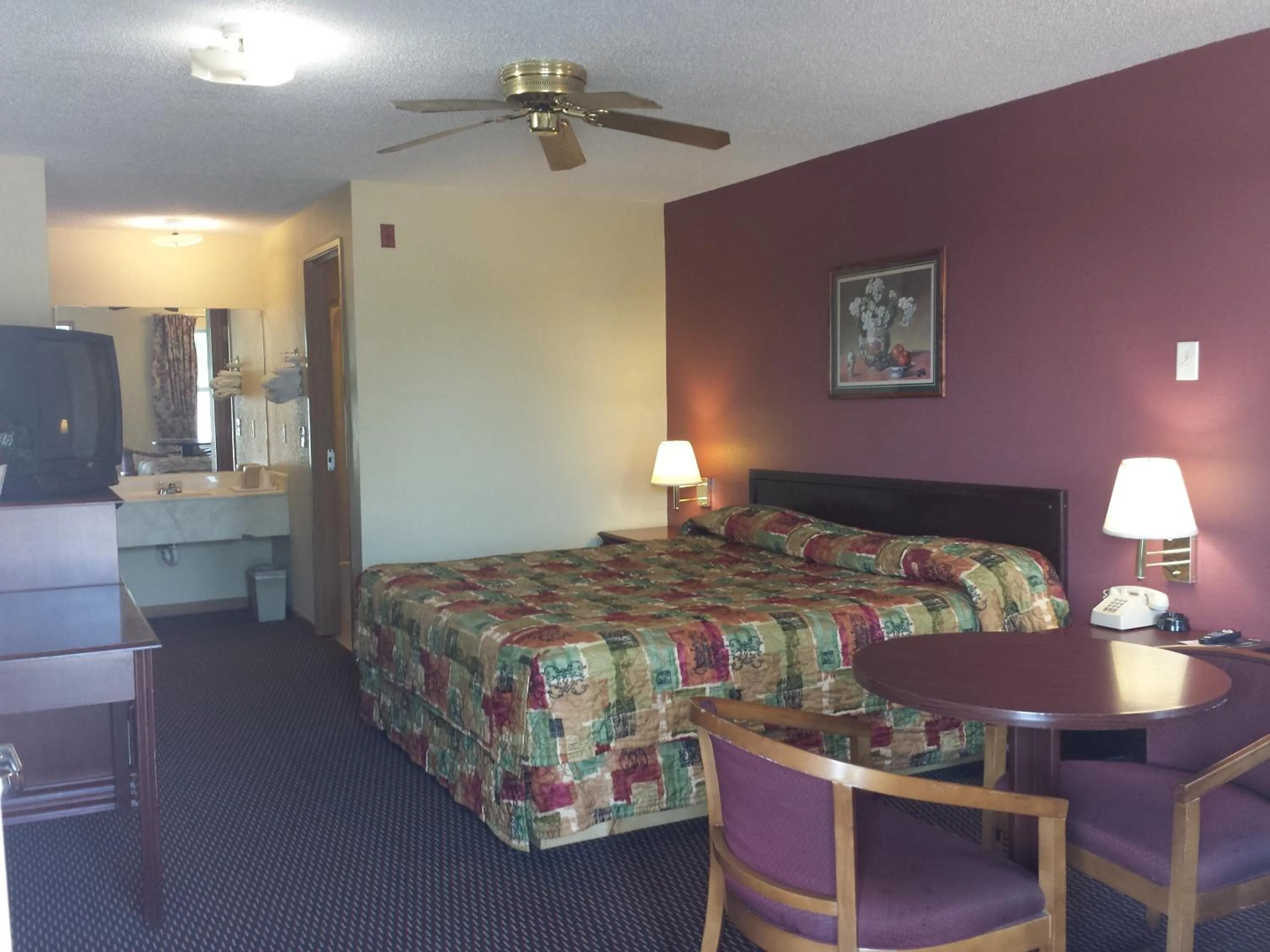 Bed in First Western Inn - Fairmont City