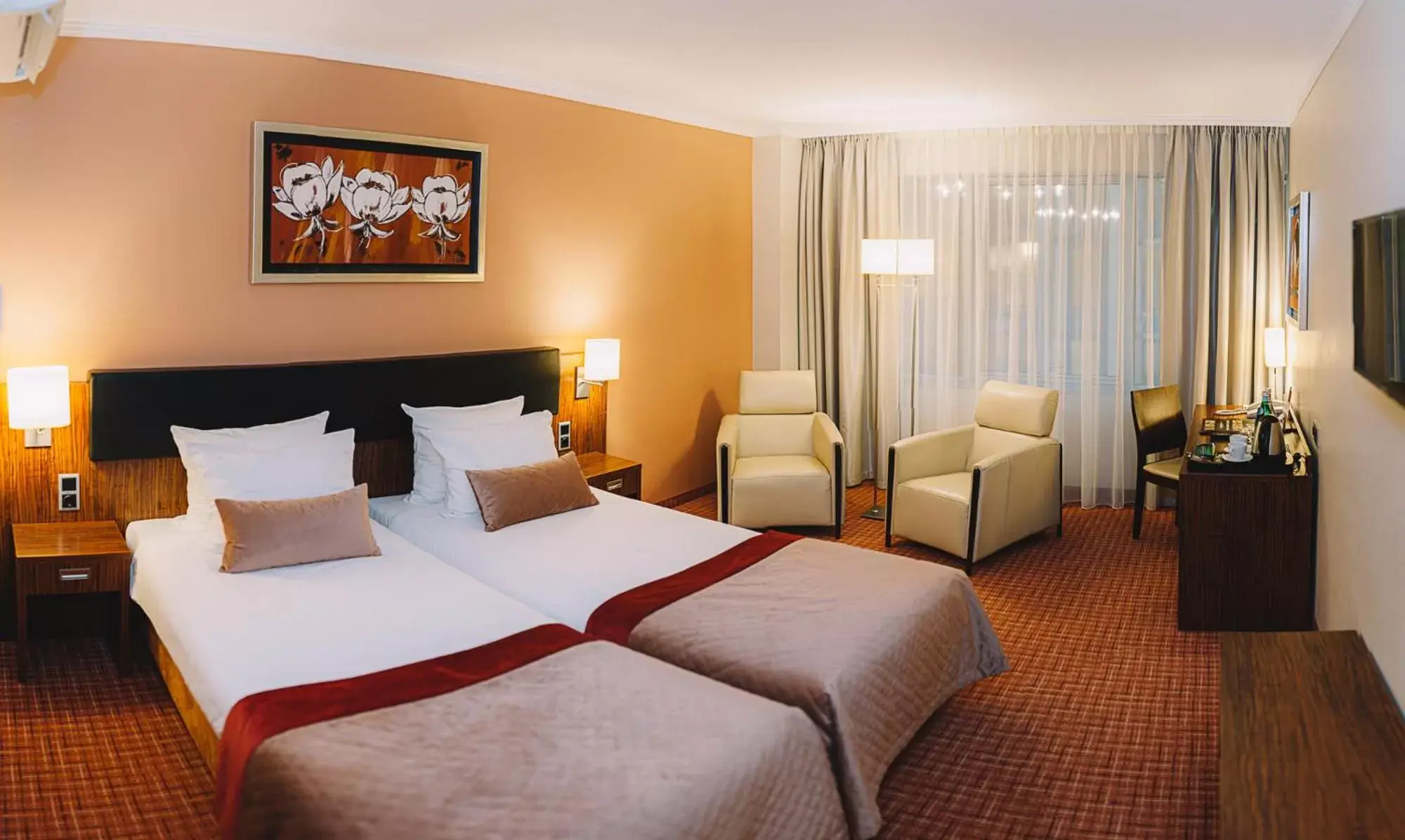 Standard Double or Twin Room with Atrium View in Avalon Hotel & Conferences Standard Double or Twin Room with Atrium View in Avalon Hotel & Conferences