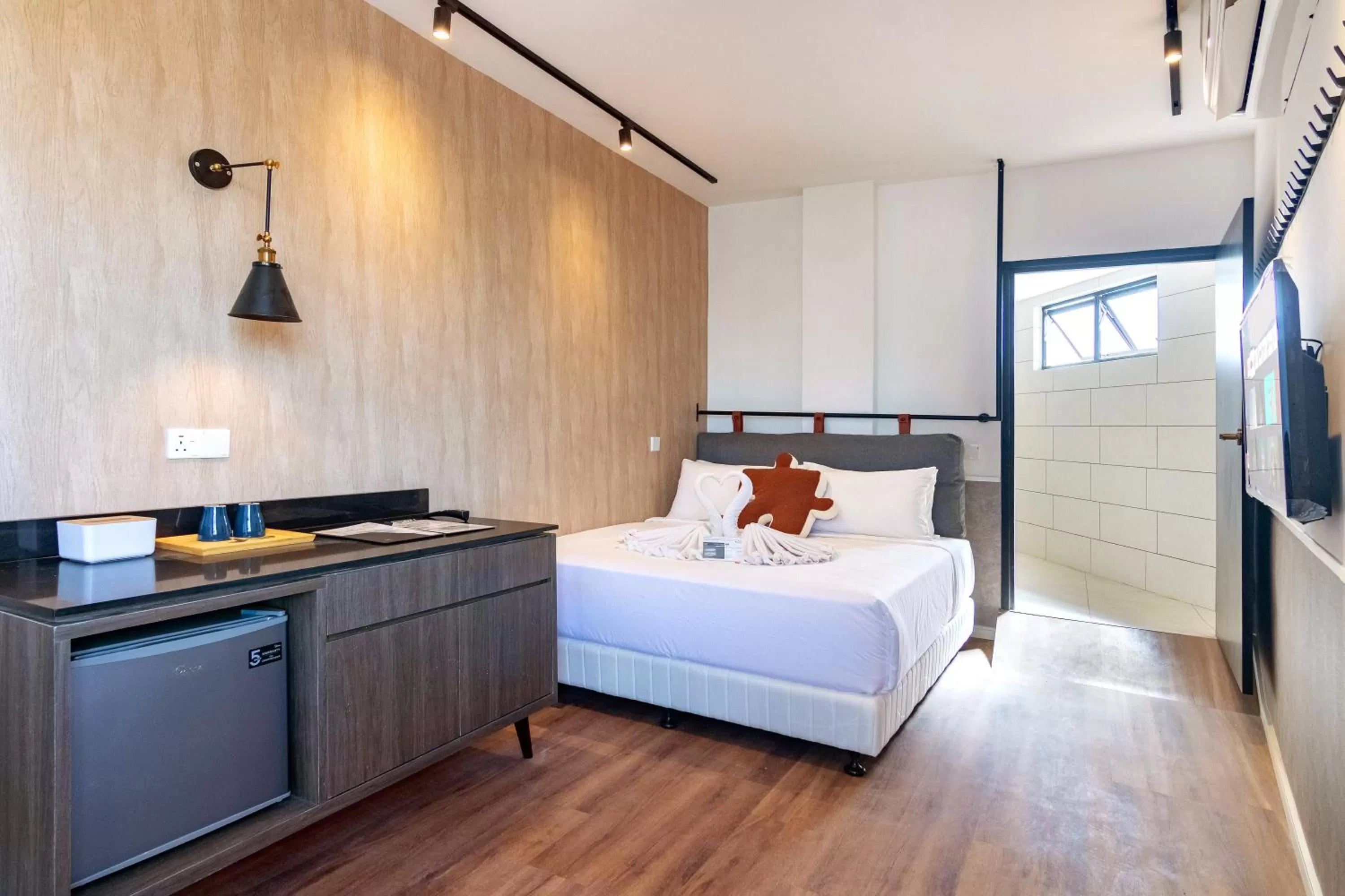 Photo of the whole room, Bed in Bagan Suite