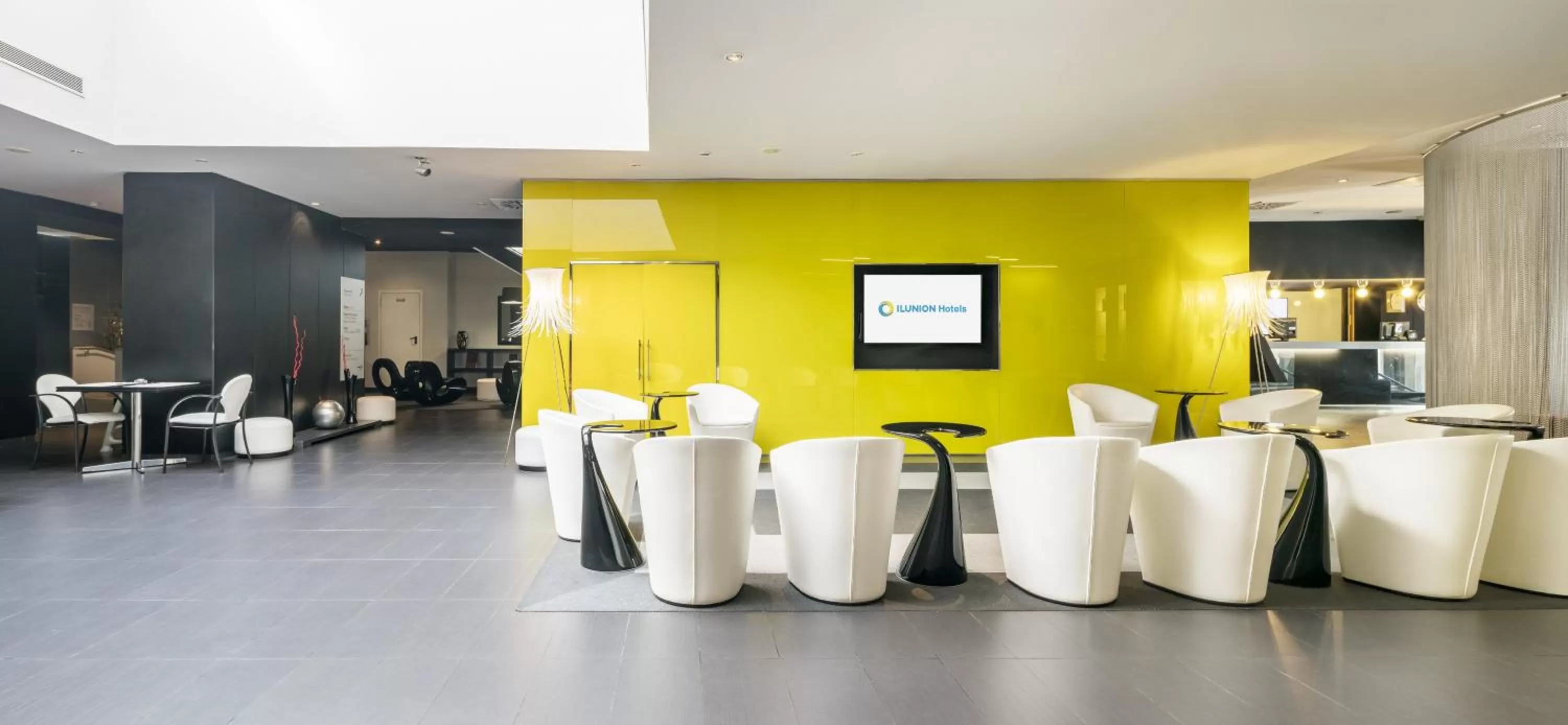 Restaurant/places to eat in Ilunion Bel-Art