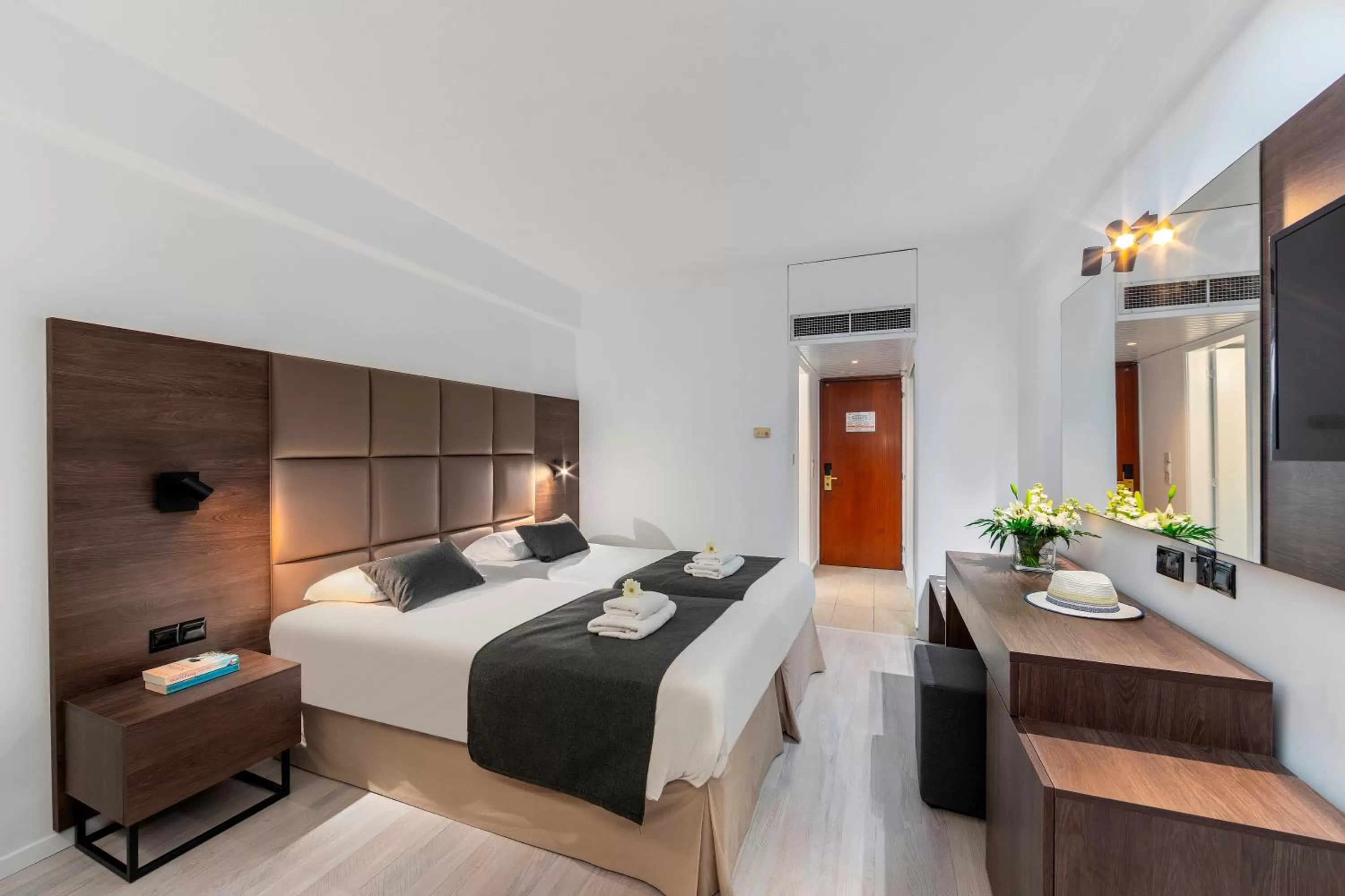 Photo of the whole room, Bed in Odysseia Hotel Kapetanios