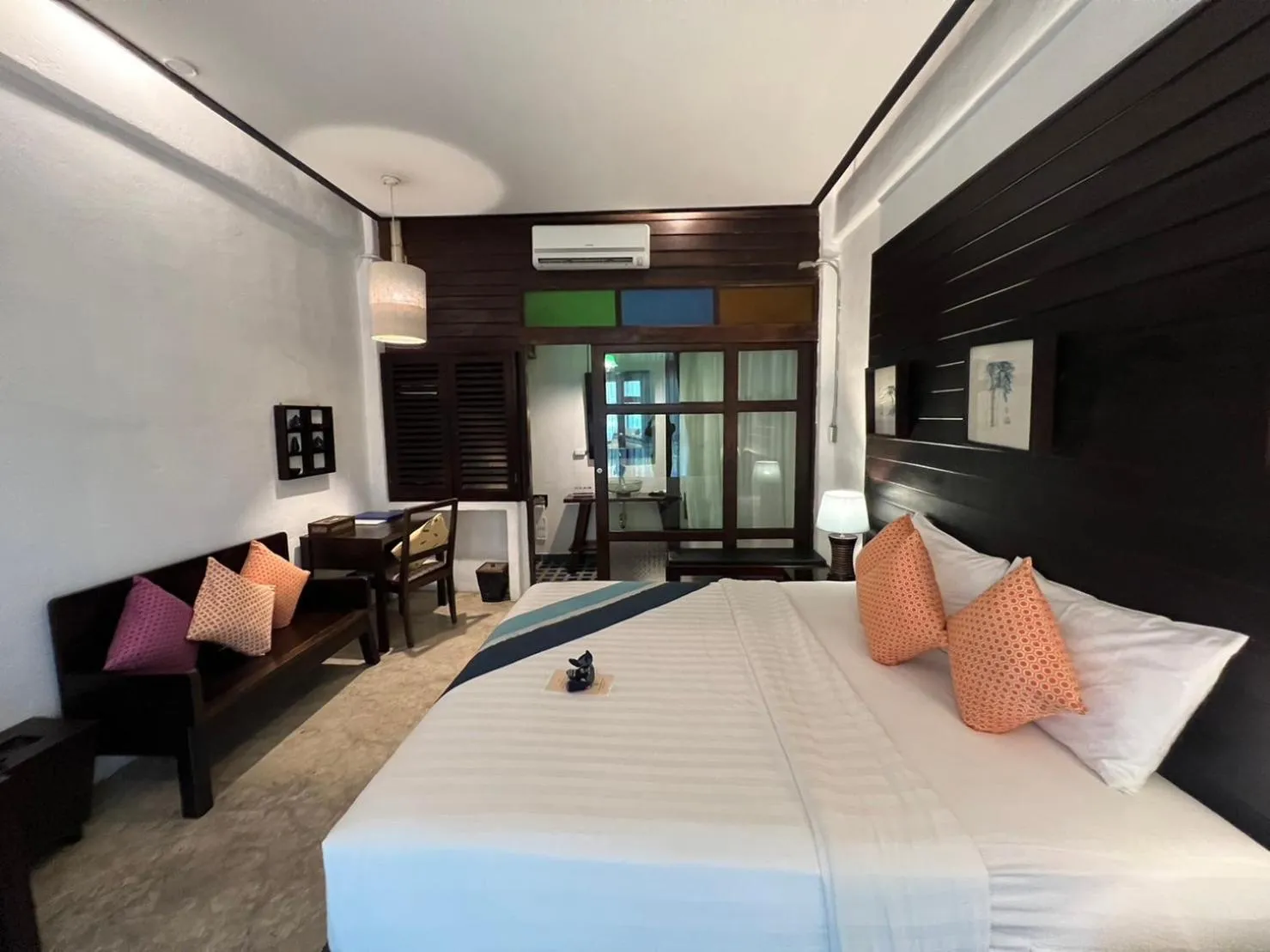 Property building, Bed in Banthai Village