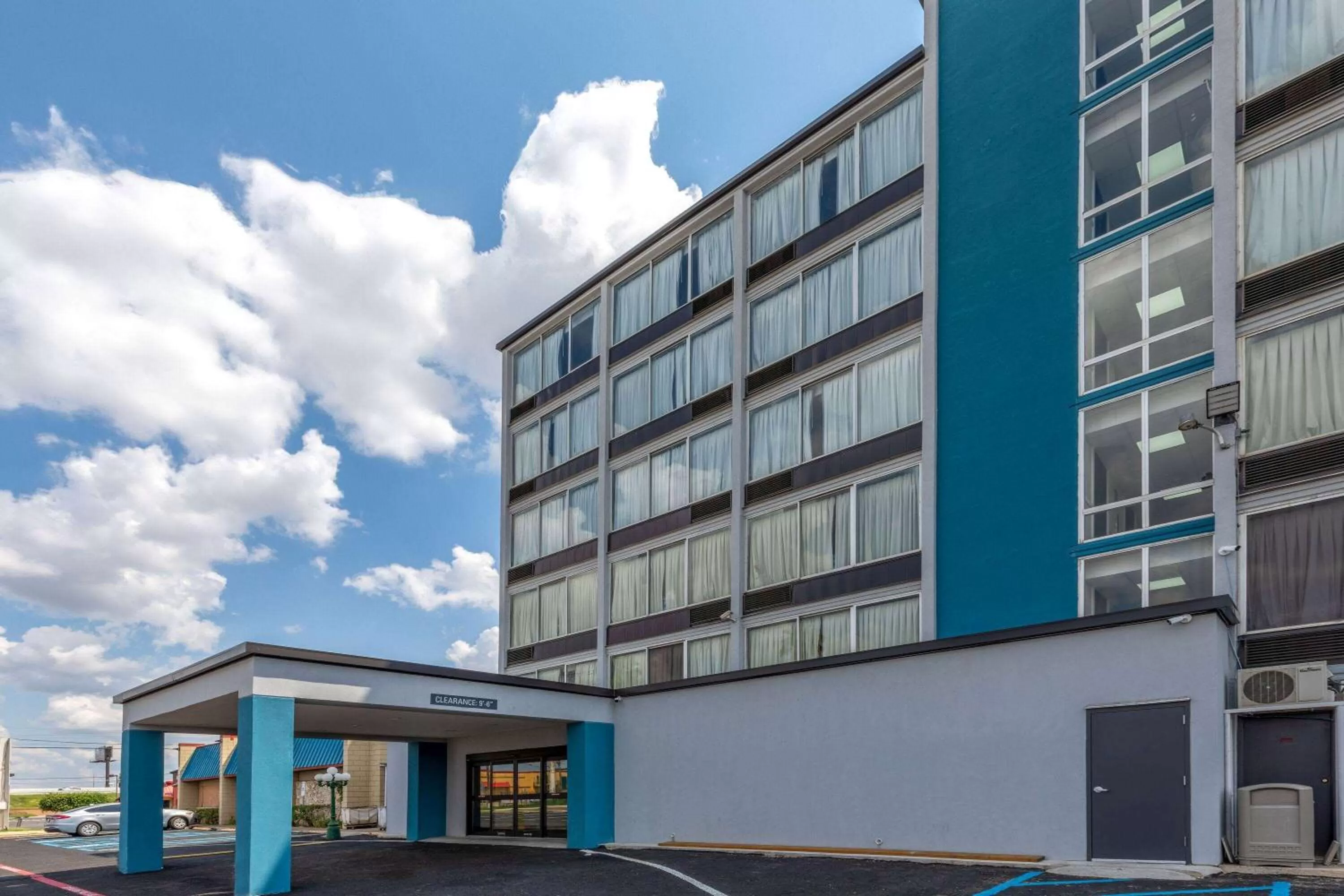 Property building in Baymont by Wyndham Laredo