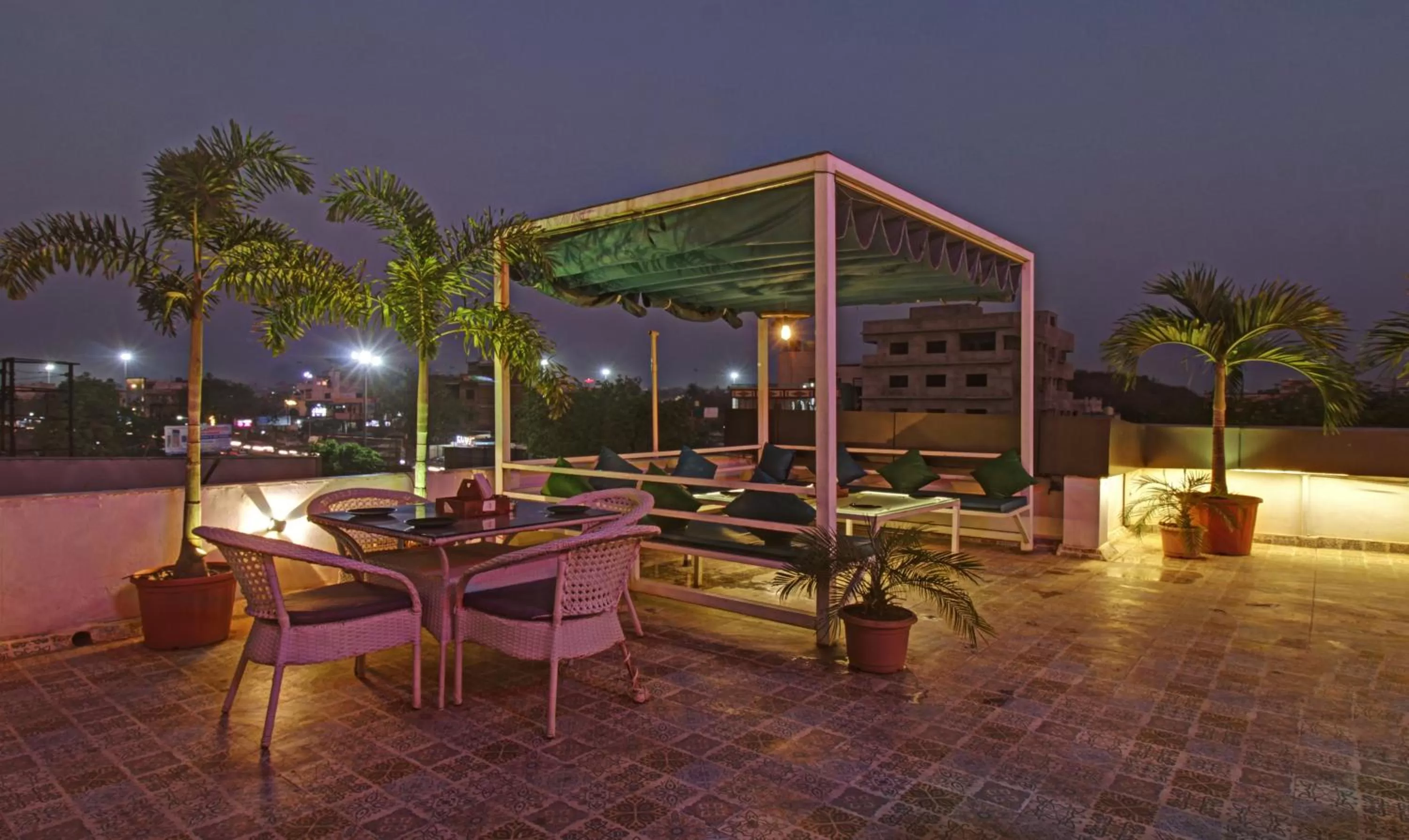 Restaurant/places to eat in Treebo The Boss