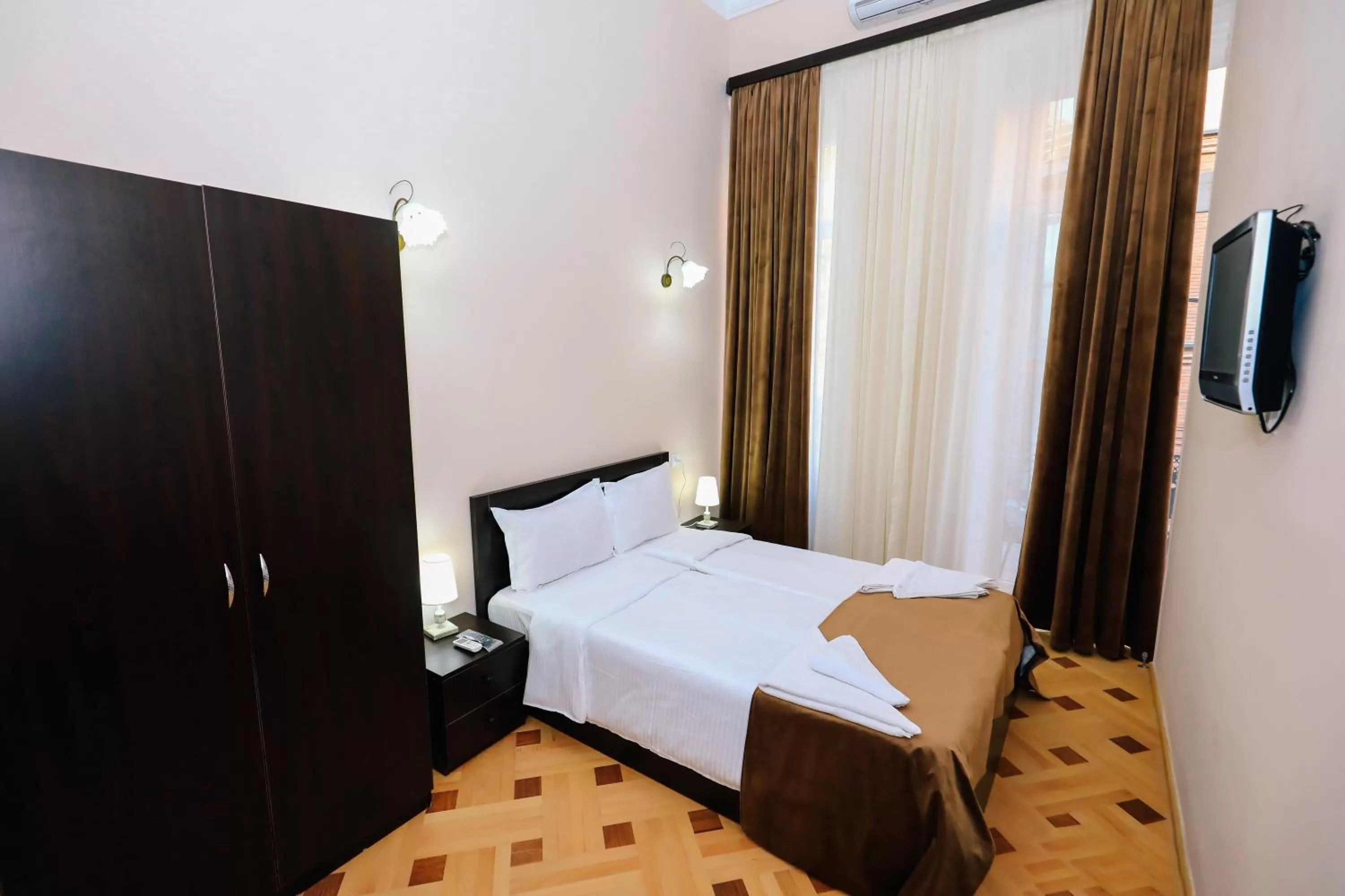 Bed in Tamarisi Old Tbilisi