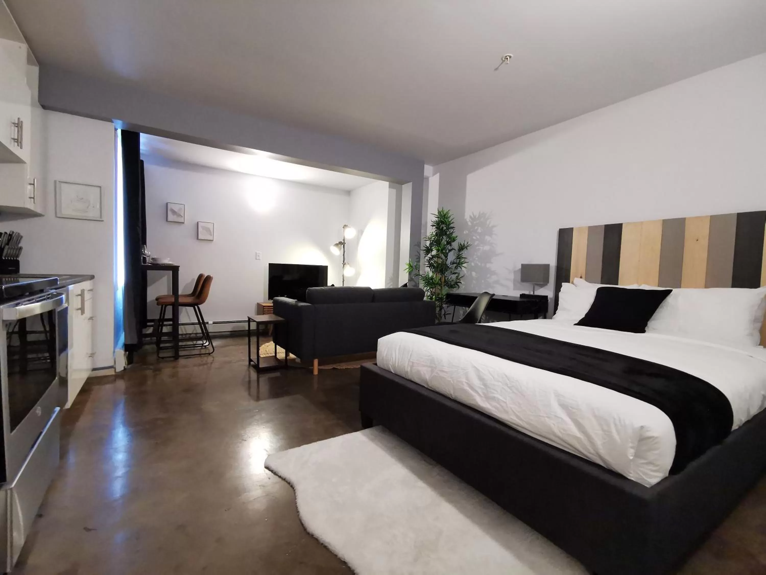 Bed in Cameo Hotel and Suites