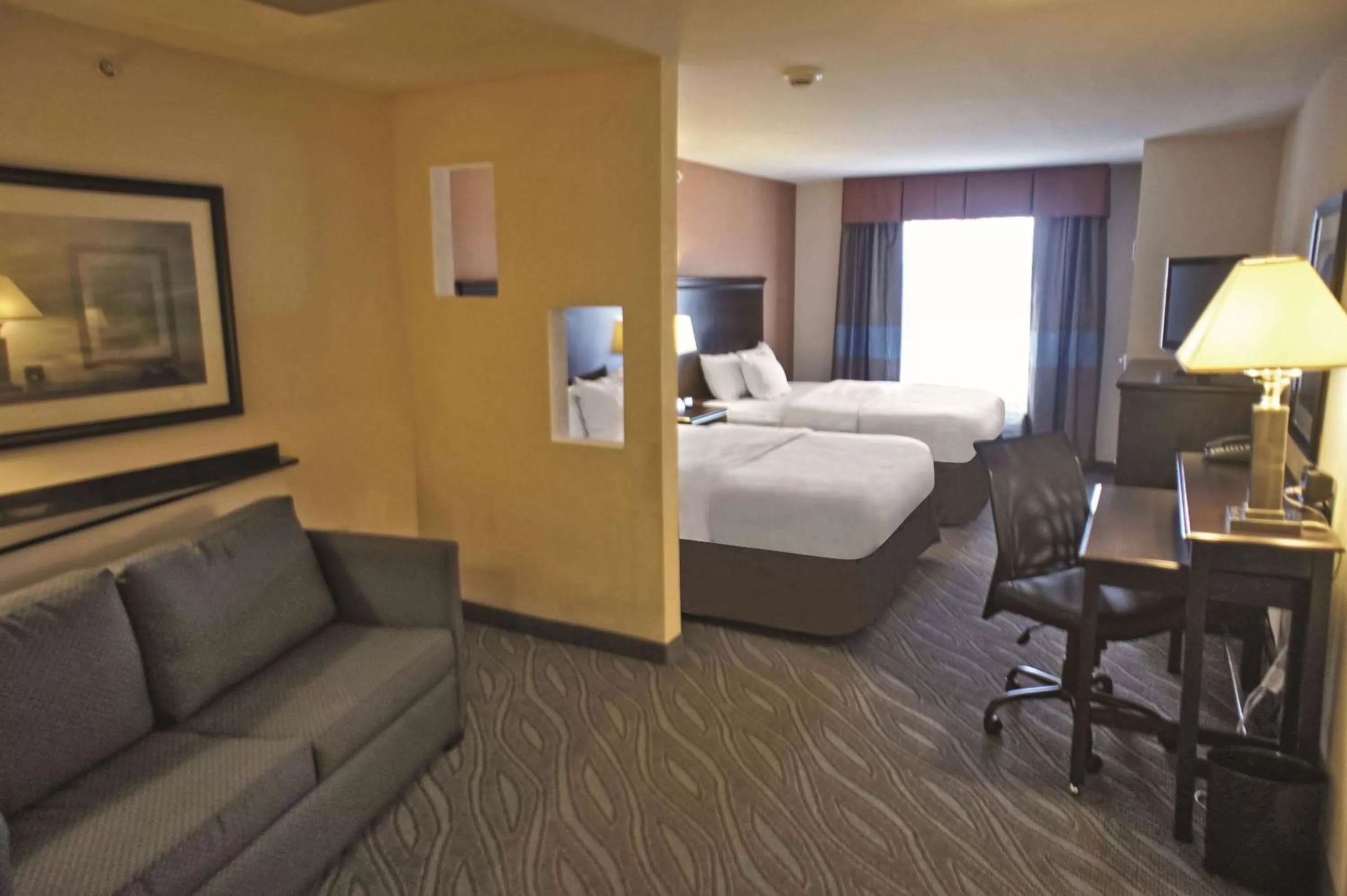 Photo of the whole room, Bed in La Quinta by Wyndham Edmond